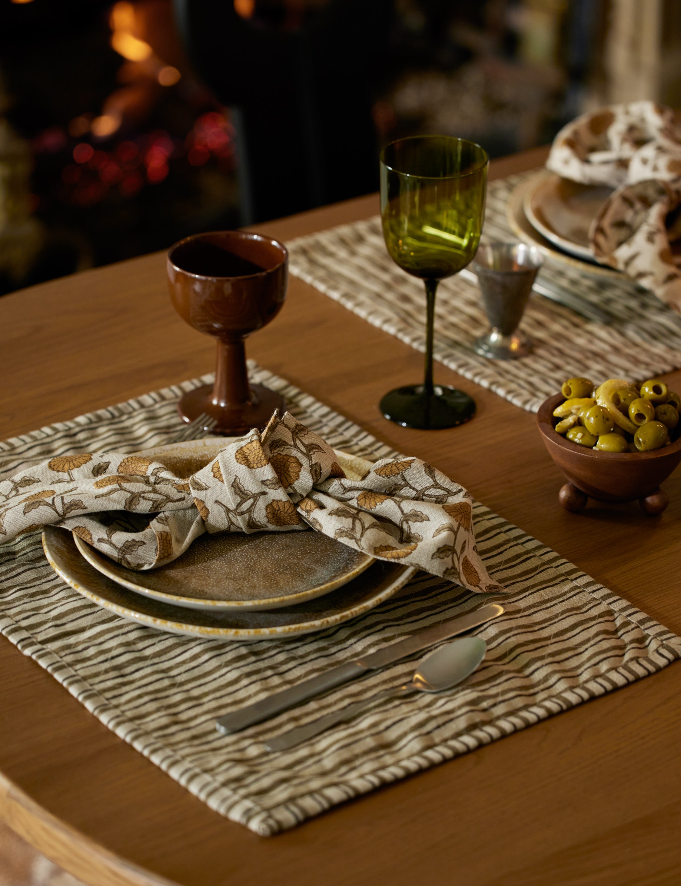 Reversible Linen Placemats Set of 4 - Dori Washable Table Mats for Dining, Kitchen & Home Decor - Eco-Friendly & Stylish Table Setting Accessories