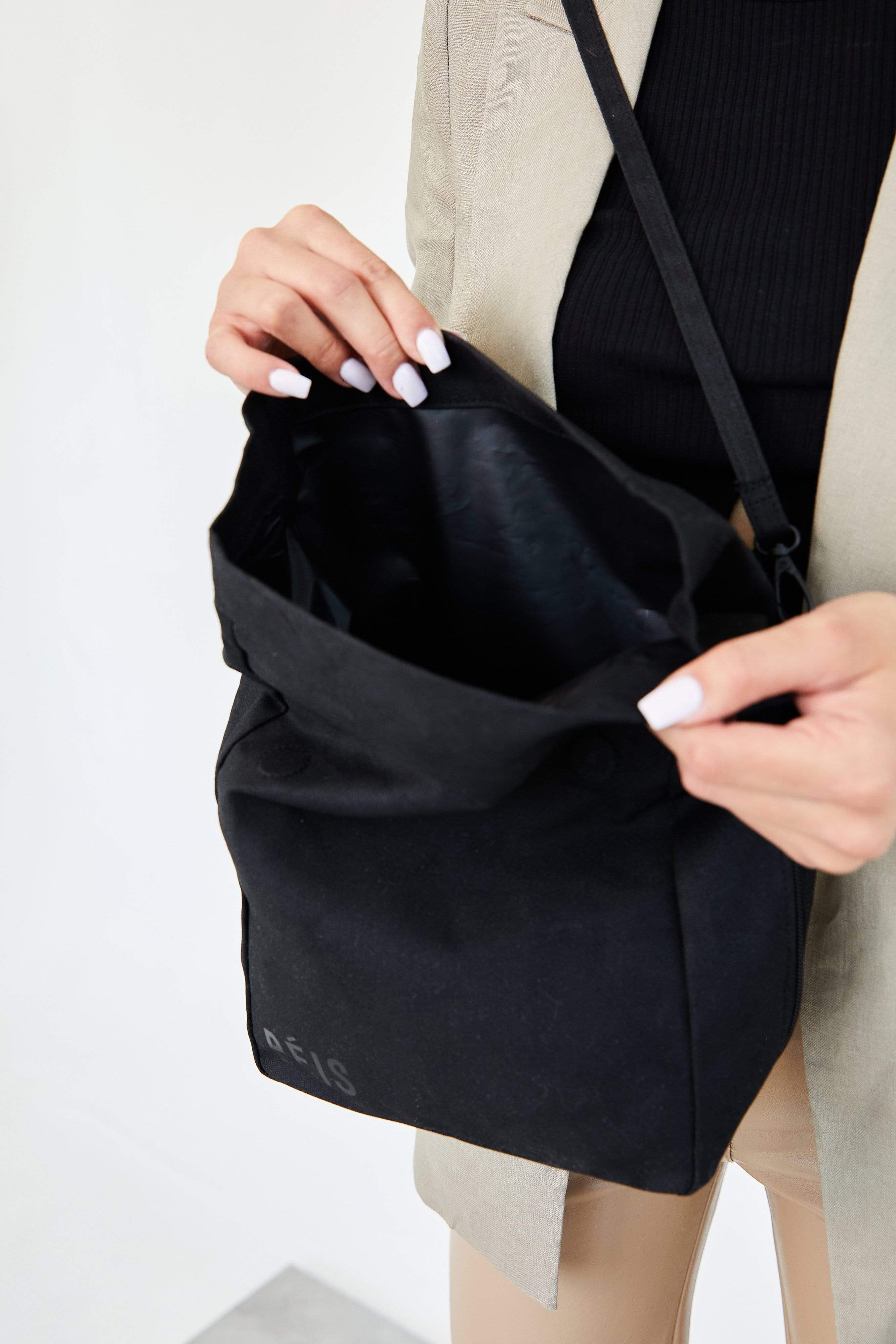 Premium Insulated Lunch Bag in Black - Leakproof & Reusable for Work, School, Picnics & Outdoor Activities