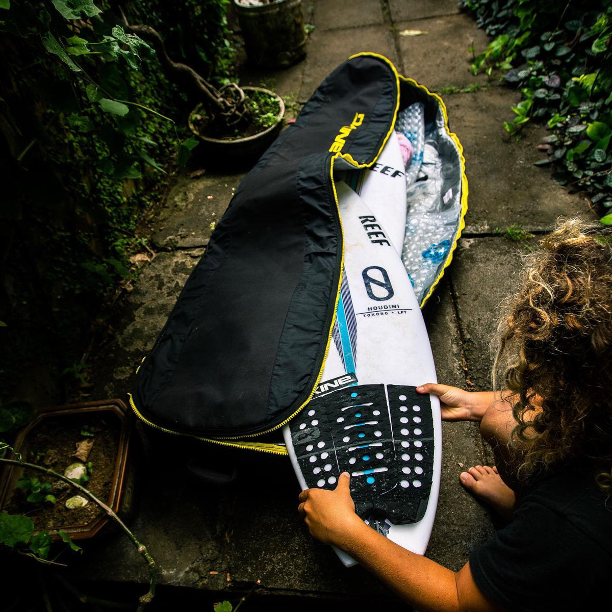 Dakine Regulator Triple Snowboard Cover - Waterproof & Durable Protection for Snowboards - Perfect for Travel, Storage & Outdoor Adventures