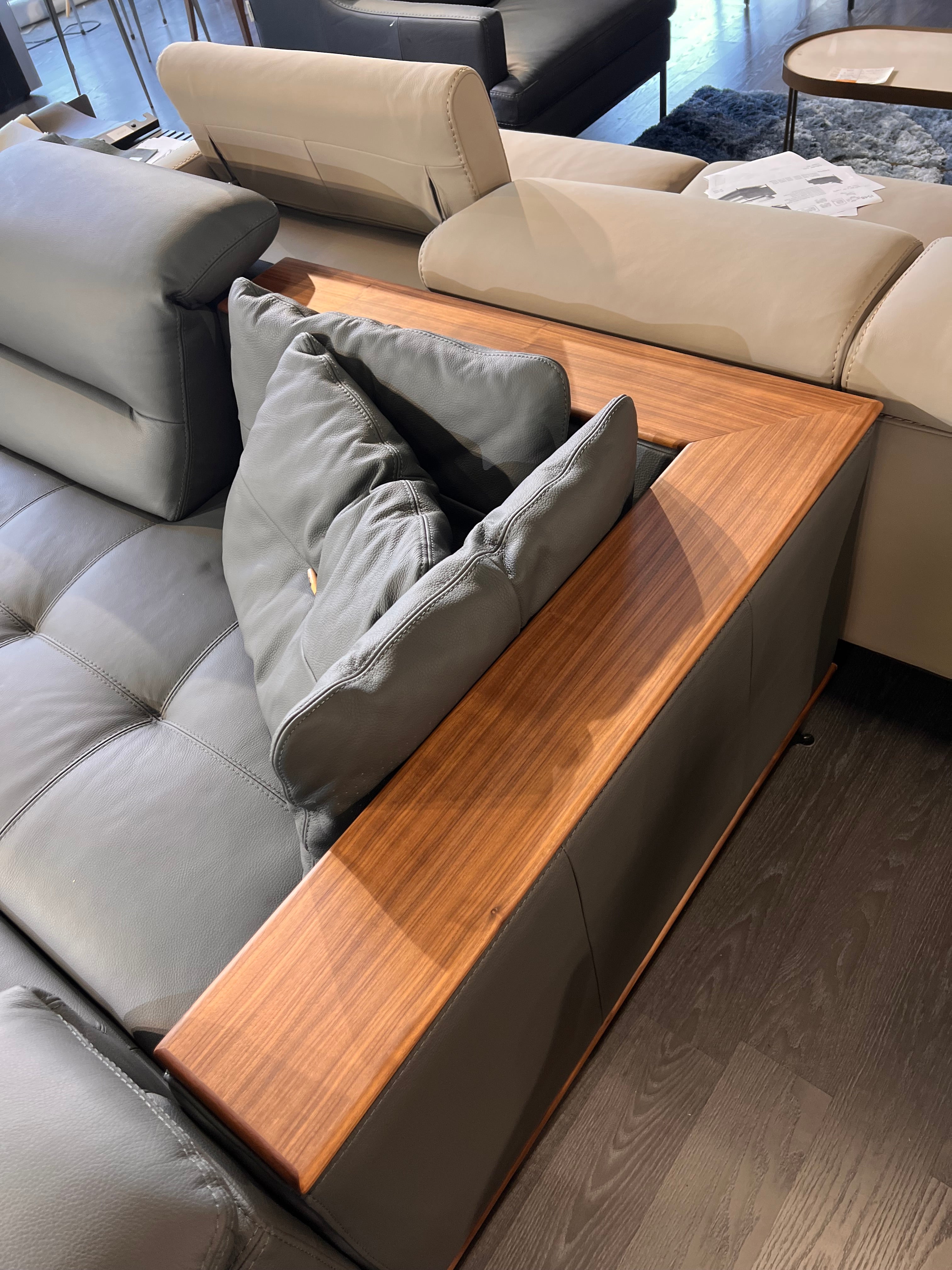 INCANTO I734 Genuine Leather Sectional Sofa with Walnut Wood Accents - Modern Living Room Furniture for Home Theater & Family Gatherings