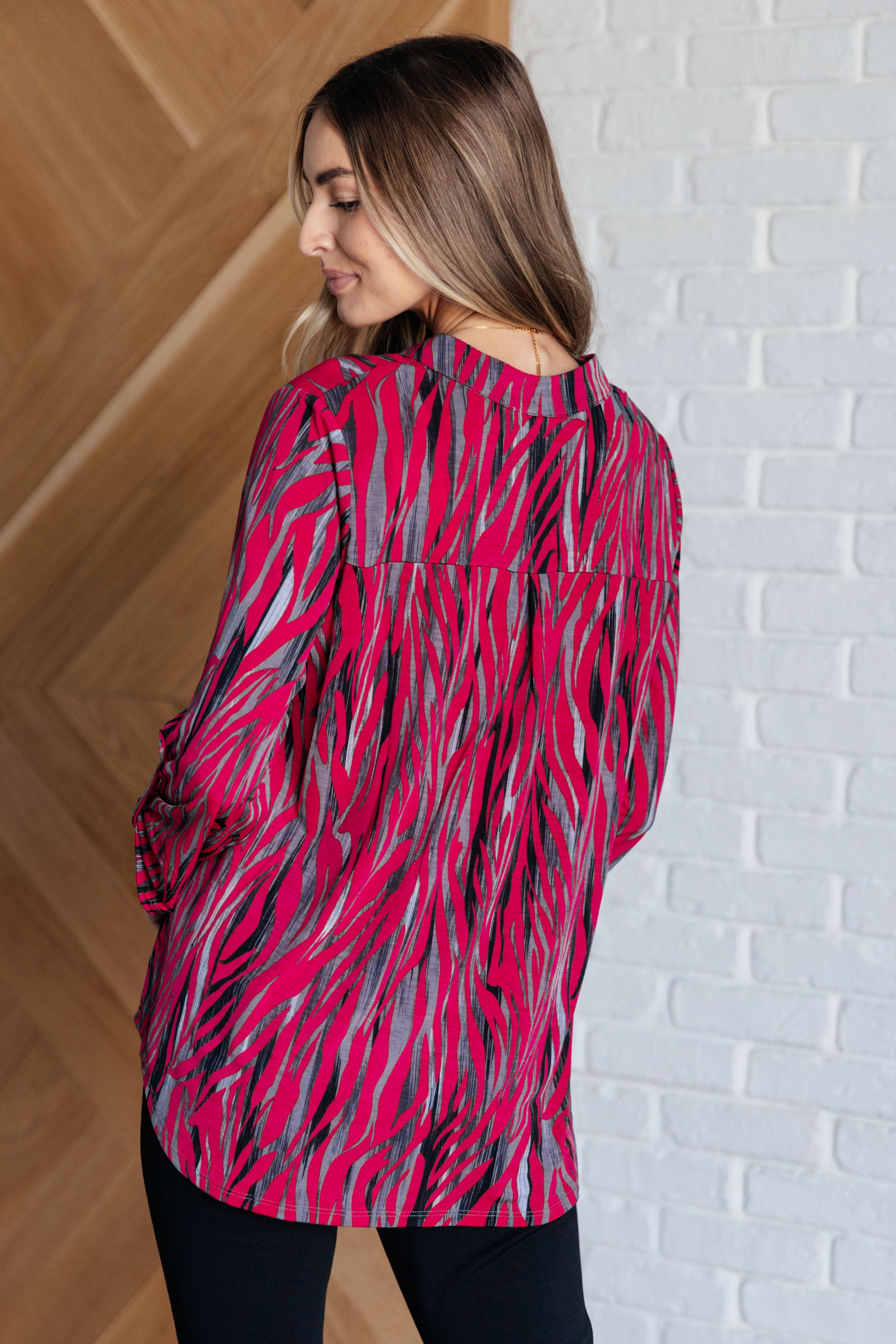 Lizzy Top - Women's Fashion Blouse in Magenta & Red Strokes Print | Casual Wear, Party Outfit, Summer Style