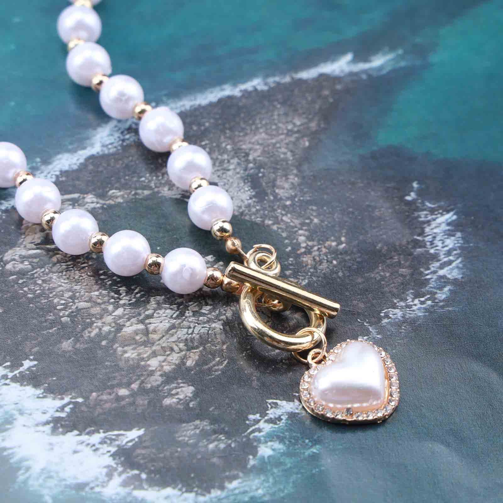 Allereya Vintage Pearl Choker Necklace with Gold Circle T Bar & Bohemian Heart Pendant - Elegant Chain Jewelry for Women and Girls - Perfect for Weddings, Date Nights, and Special Occasions