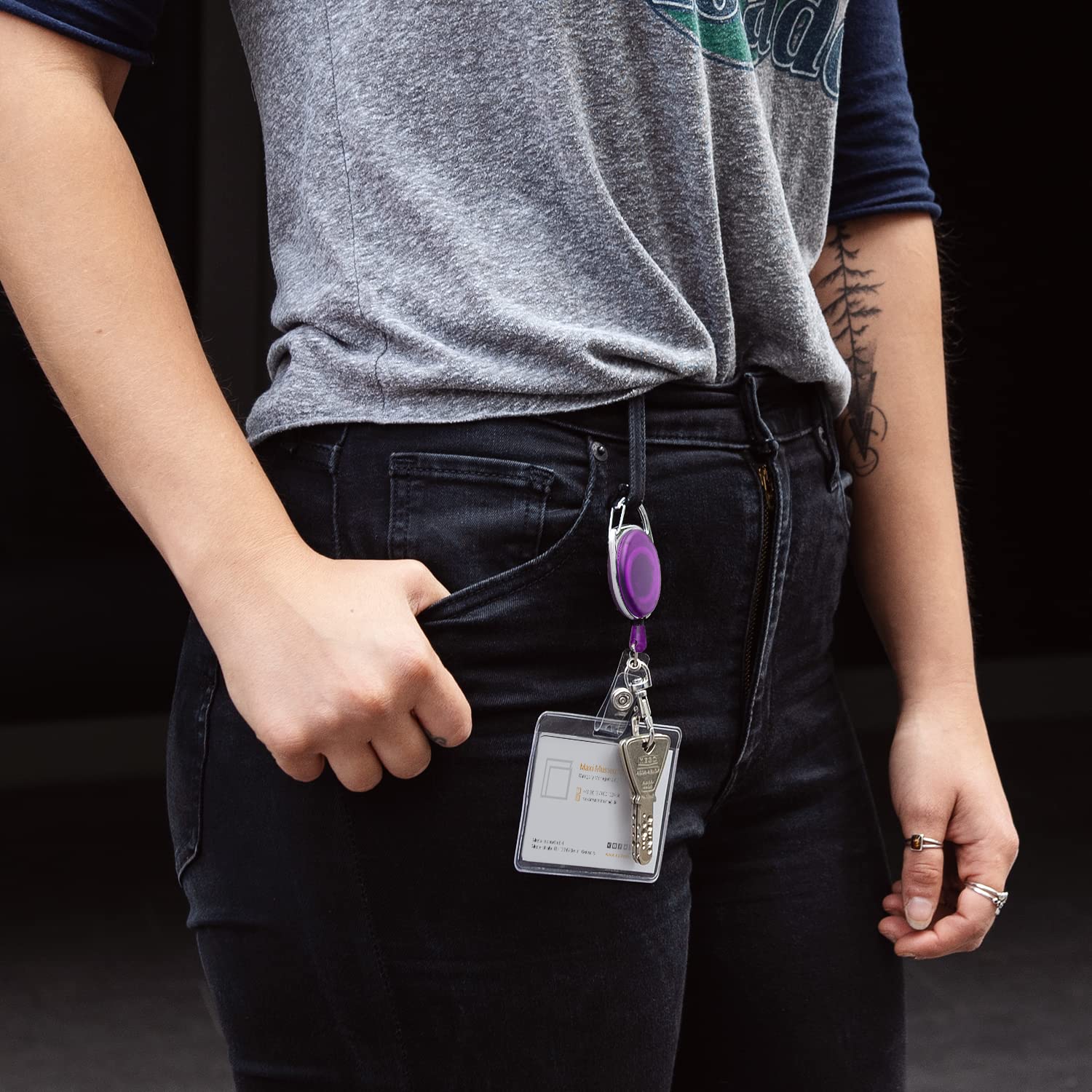 kwmobile Retractable ID Badge Holder with Metal Carabiner - Extendable Yo-Yo Lanyard for ID Cards & Passes - Violet Purple - Perfect for Office, School, Events & Security Access