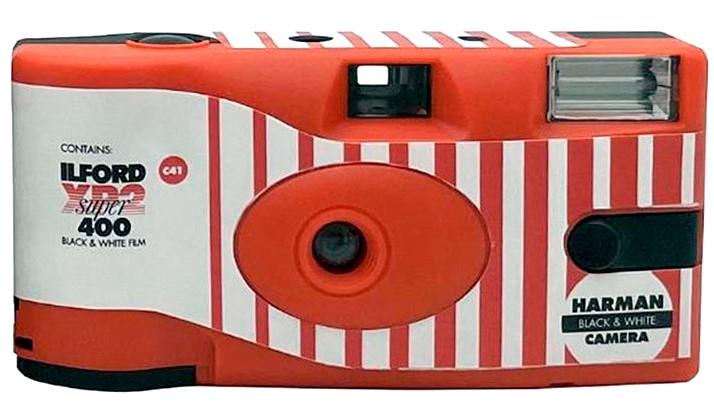 Ilford XP2 Super 400 Black & White Disposable Camera (Red) - Perfect for Travel, Parties, and Everyday Photography