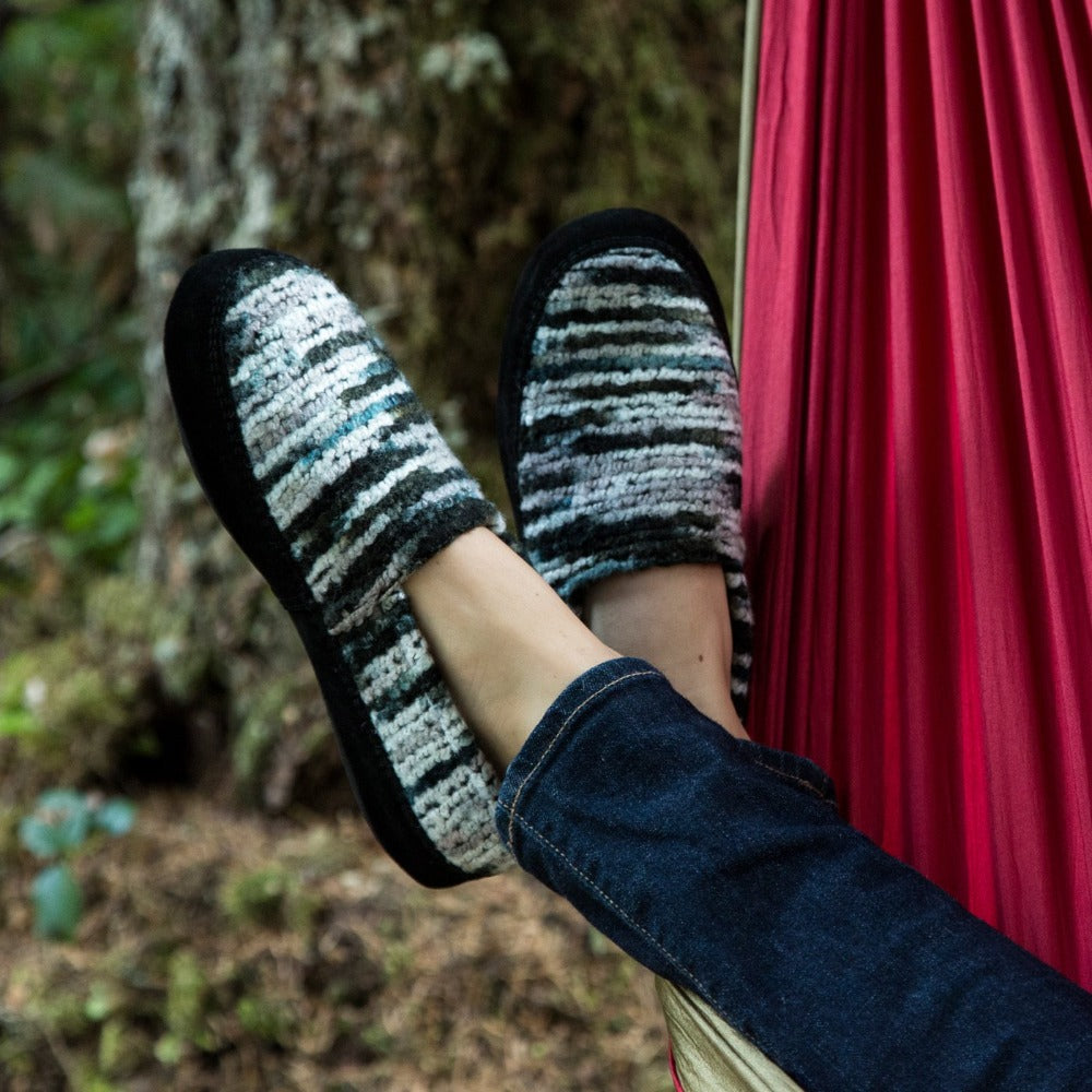 Women's Soft Moc Slippers - Cozy Indoor House Shoes for Women - Perfect for Home, Lounge & Relaxation