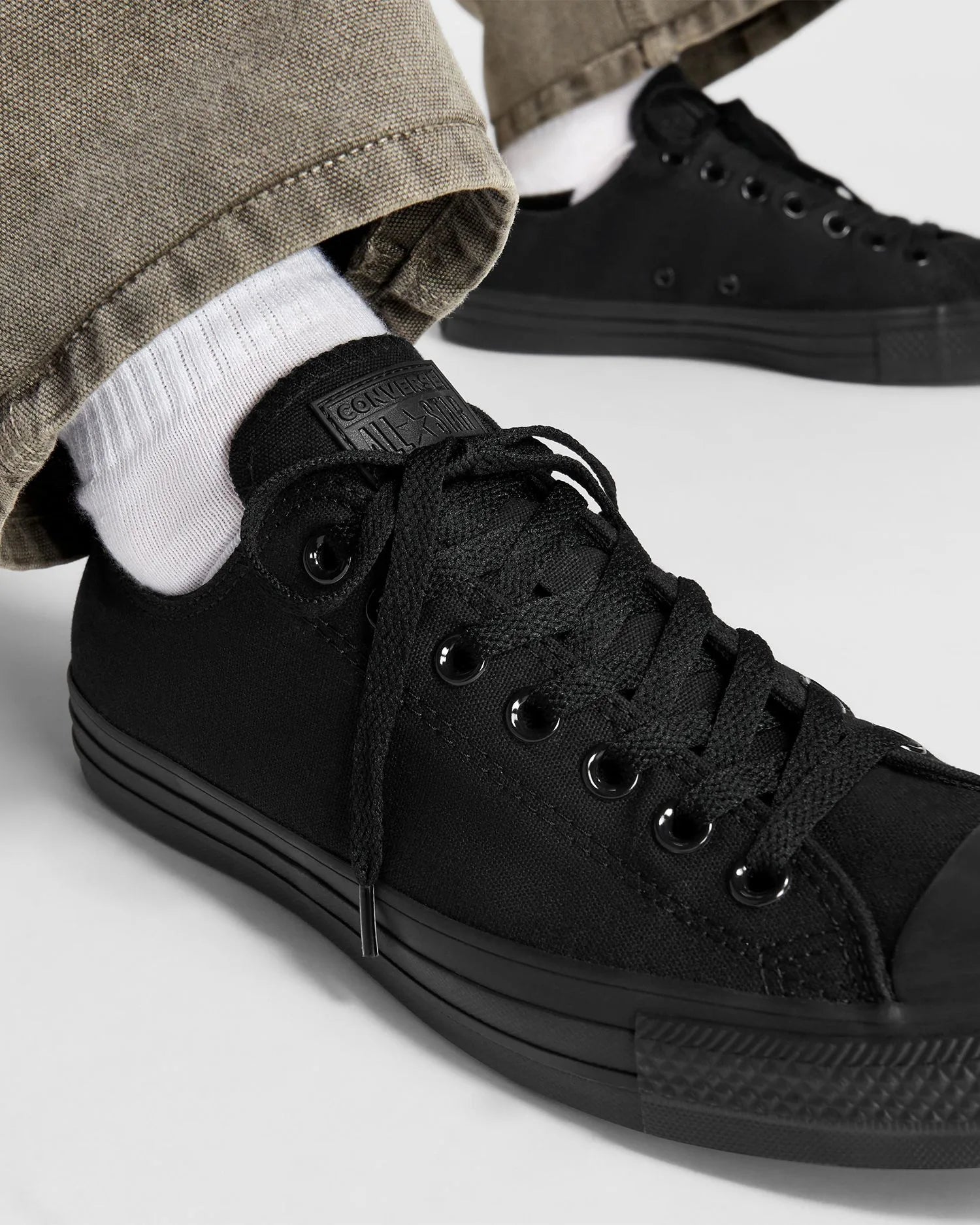 Converse Men's Chuck Taylor All Star Low Top Sneakers - Triple Black Casual Shoes for Everyday Wear & Street Style