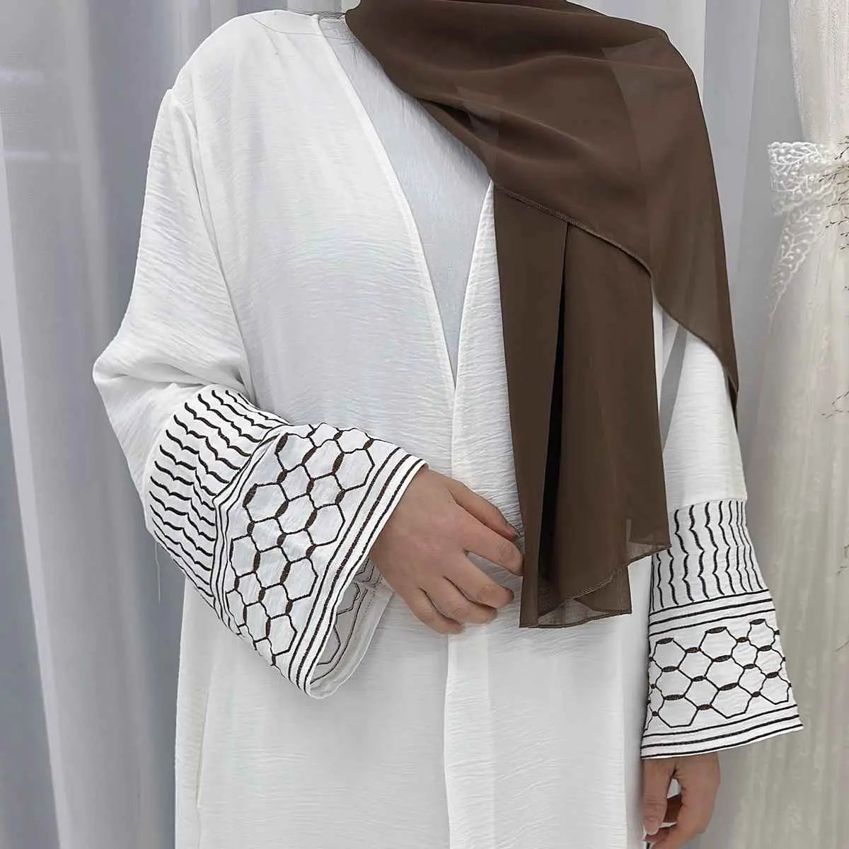 Elegant Muslim Women's Open Abaya Dress with Keffiyeh Embroidery Sleeves - Modest Islamic Fashion for Prayer, Mosque & Special Occasions