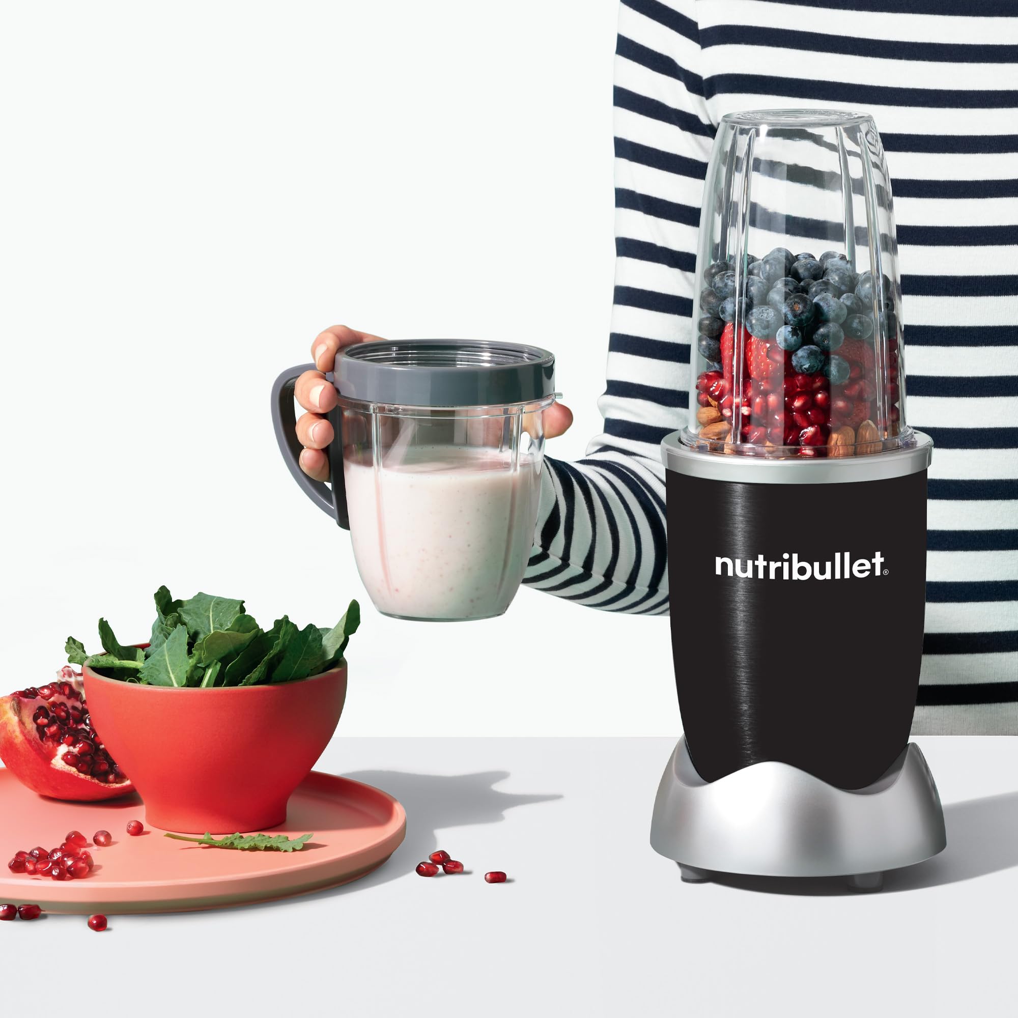 Nutribullet Original 600W Electric Blender & Food Chopper - 700ml & 500ml Cups for Smoothies, Shakes & Meal Prep - Powerful 600-Watt Motor - Compact Countertop Blender (Black, Model NB606B) - Perfect for Healthy Smoothies, Protein Shakes & Baby Food Making