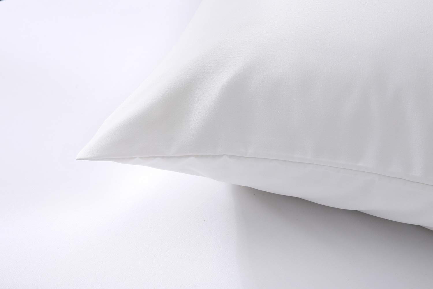 Premium Queen Size Pillowcases (2-Pack) - 2000 Thread Count White Microfiber Pillow Covers, Ultra Soft & Breathable Bedding for Comfortable Sleep - Perfect for Home, Hotel, and Guest Room Use