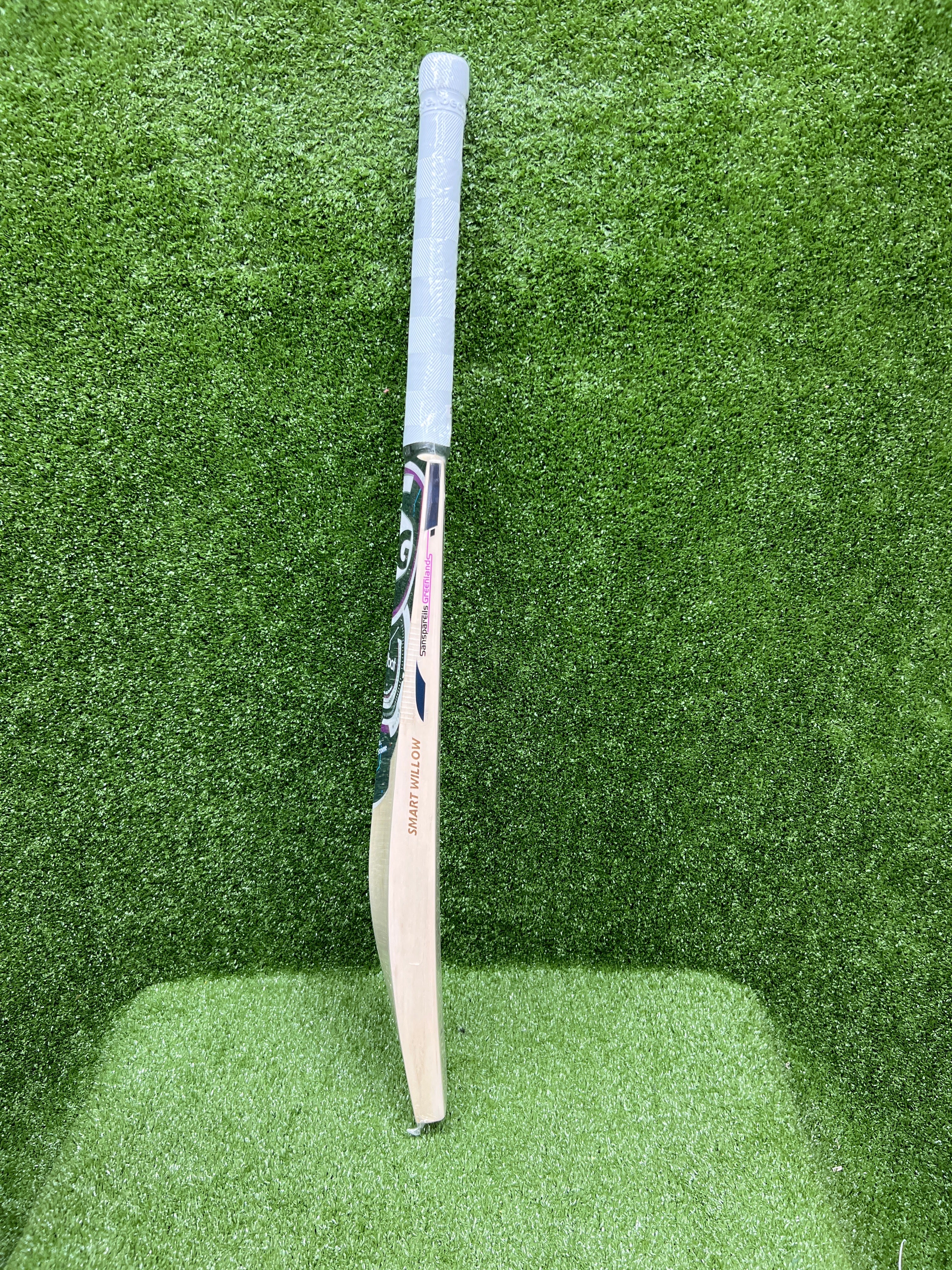 Premium SG Smart English Willow Cricket Bat - Lightweight & Durable for Professional Matches & Training - Perfect for Cricket Enthusiasts & Club Players