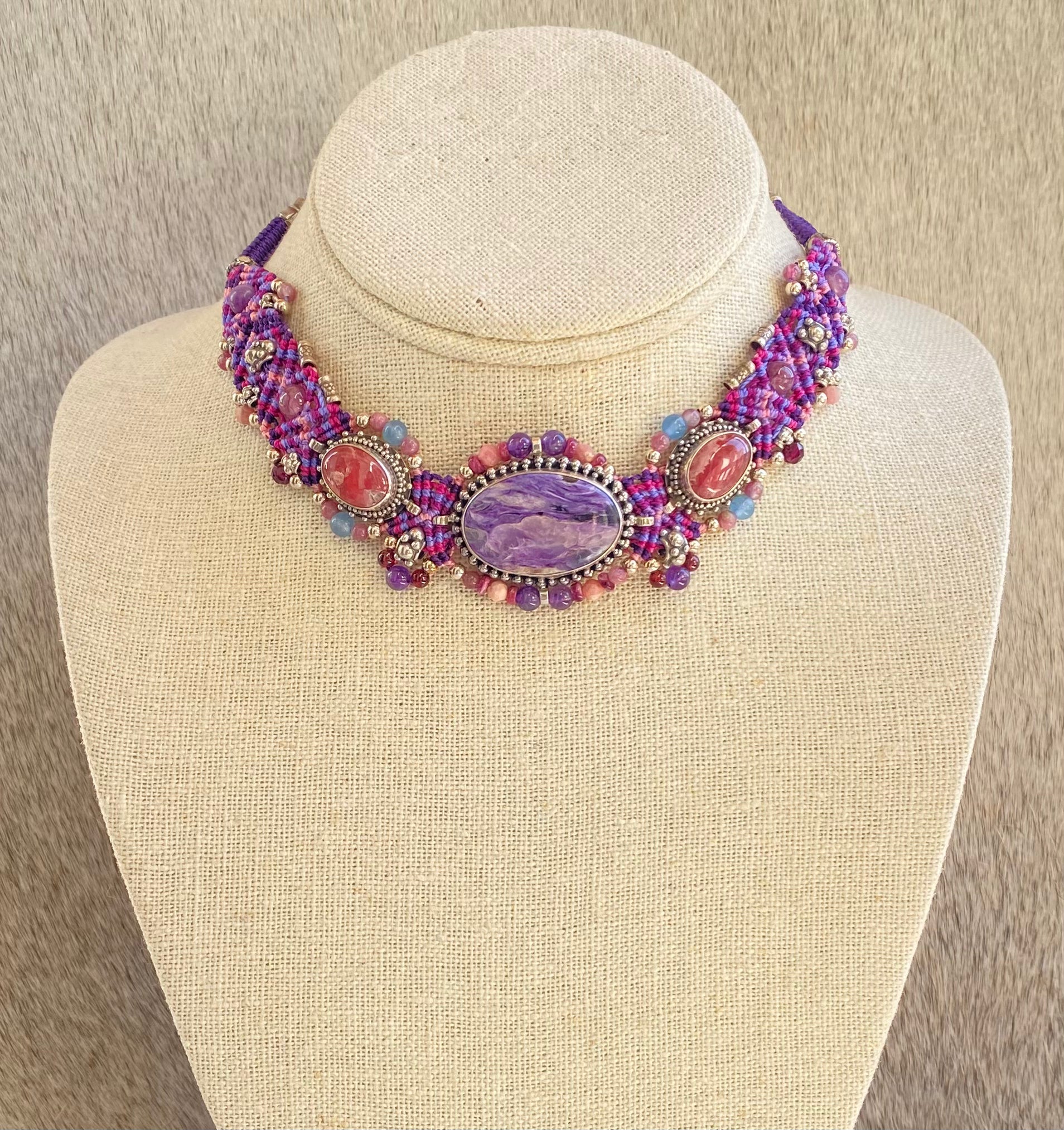 Handmade Macramé Choker Necklace with Charoite & Rhodochrosite Gemstones - Boho Chic Jewelry for Women, Spiritual Healing Crystal Accessory - Perfect for Yoga, Meditation, and Festival Outfits