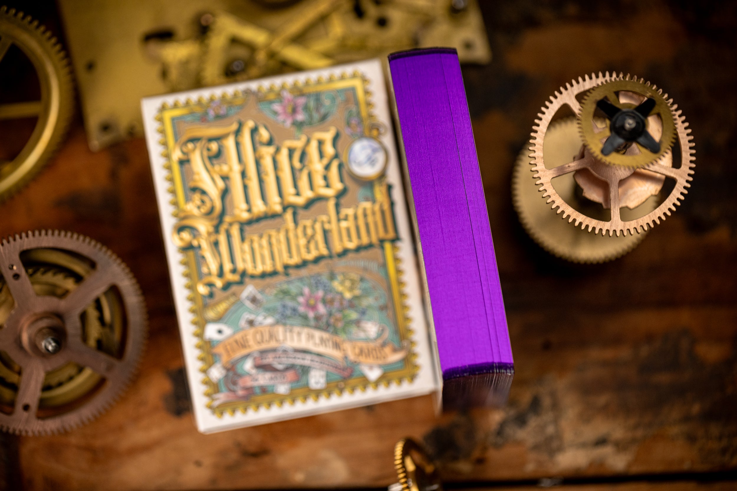 Alice in Wonderland Gold Necklace - Elegant Disney Jewelry Gift for Women & Girls - Perfect for Birthdays, Anniversaries & Cosplay Costume Accessories