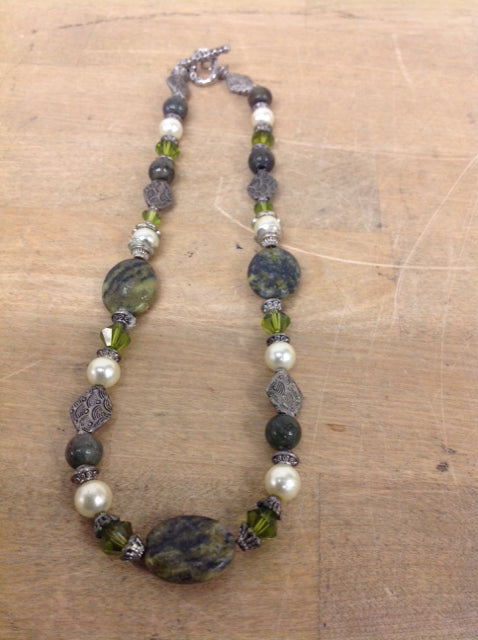 Elegant Green Stone & Pearl Necklace for Women - Perfect for Weddings, Parties & Everyday Wear