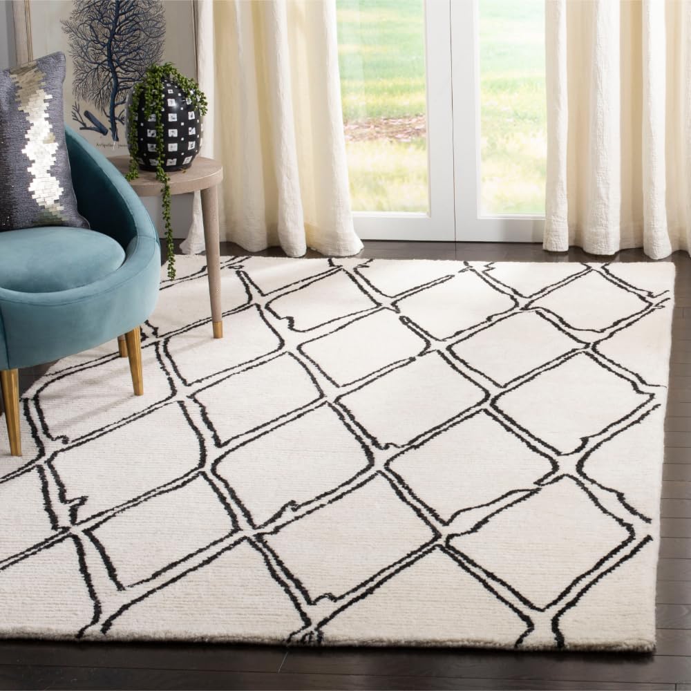 SAFAVIEH Casablanca Collection Handmade Wool Accent Rug - 4' x 6', Ivory & Black Trellis Design, 0.75-inch Thick for High Traffic Areas - Perfect for Entryway, Living Room, Bedroom, Office & Dining Room Decor (CSB350Z)