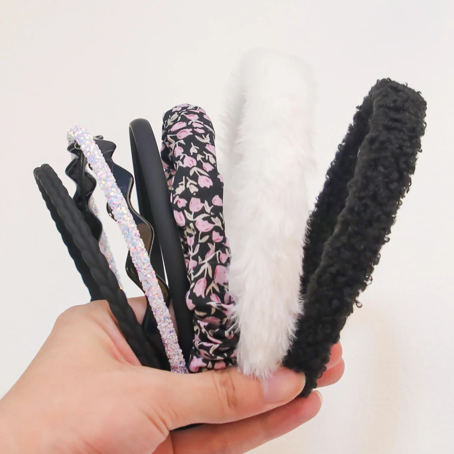 7 Pcs Pearl Headbands for Women - Elegant Hair Accessories for Weddings, Parties & Everyday Wear