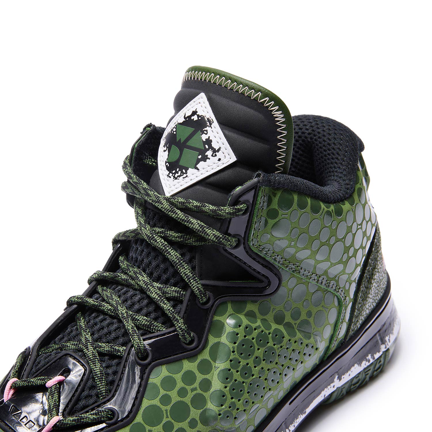 Way of Wade 1 Green Stingray Basketball Shoes - High Performance Men's Sneakers for Indoor & Outdoor Court Play - Perfect for NBA Fans and Streetball Players