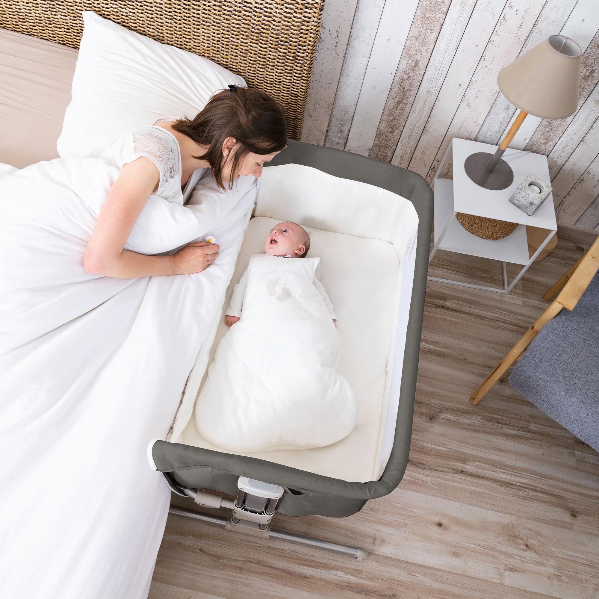 Bebeconfort Calidoo 2-in-1 Baby Crib & Co-Sleeper | 0-6 Months (0-9 kg) | Adjustable 5 Height Positions | Breathable Mesh Panels | Large Padded Mattress | Easy Open Side | Geometric Design | Perfect for Nursery & Bedroom Co-Sleeping