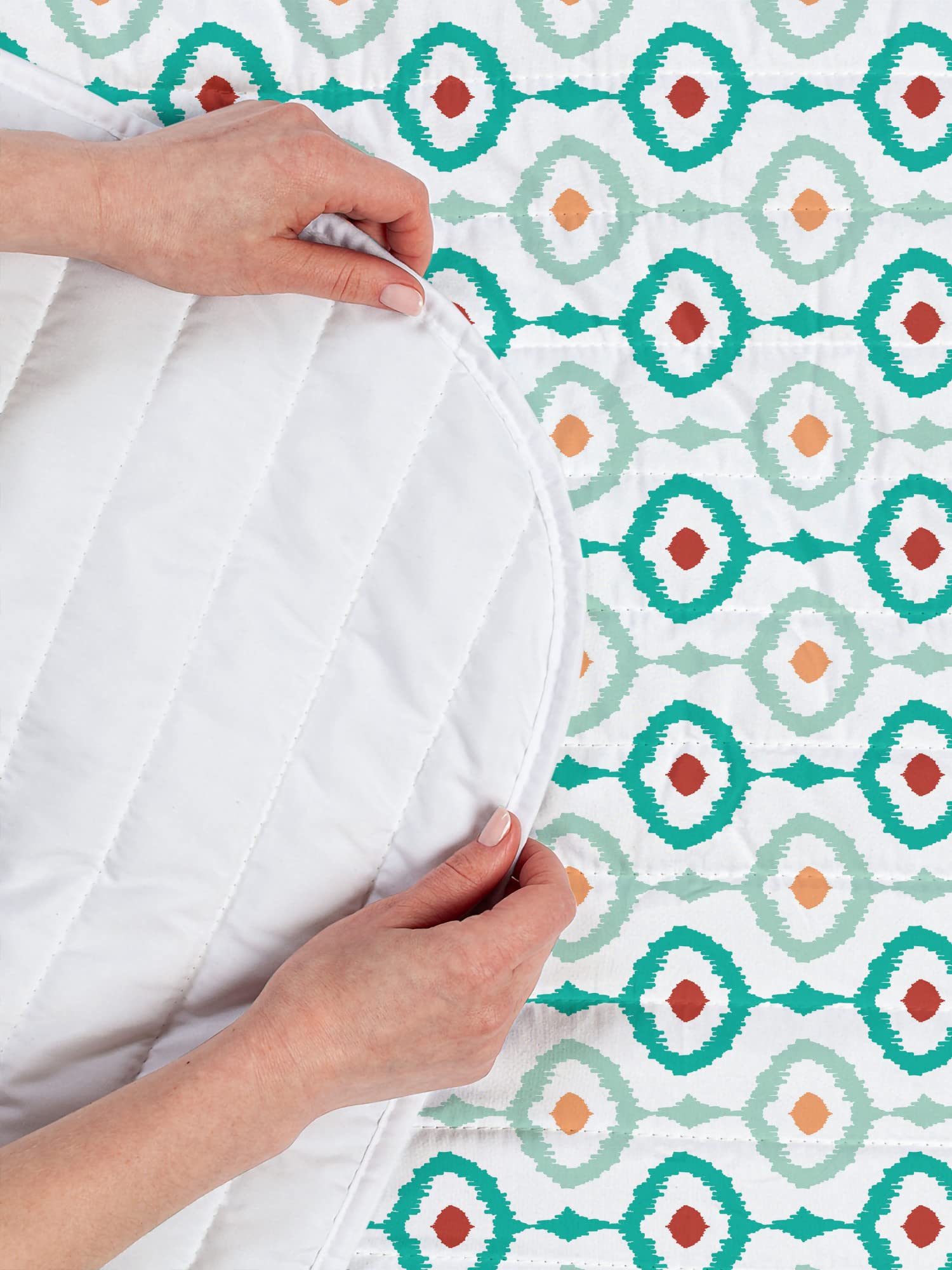 Lunarable Ikat Microfiber King Size Bedspread Set - Soft Retro Style Bedding with Pillow Shams & Comforter in Pale Green & White | Perfect for Bohemian Bedroom Decor, Guest Room Makeover & Cozy Home Styling