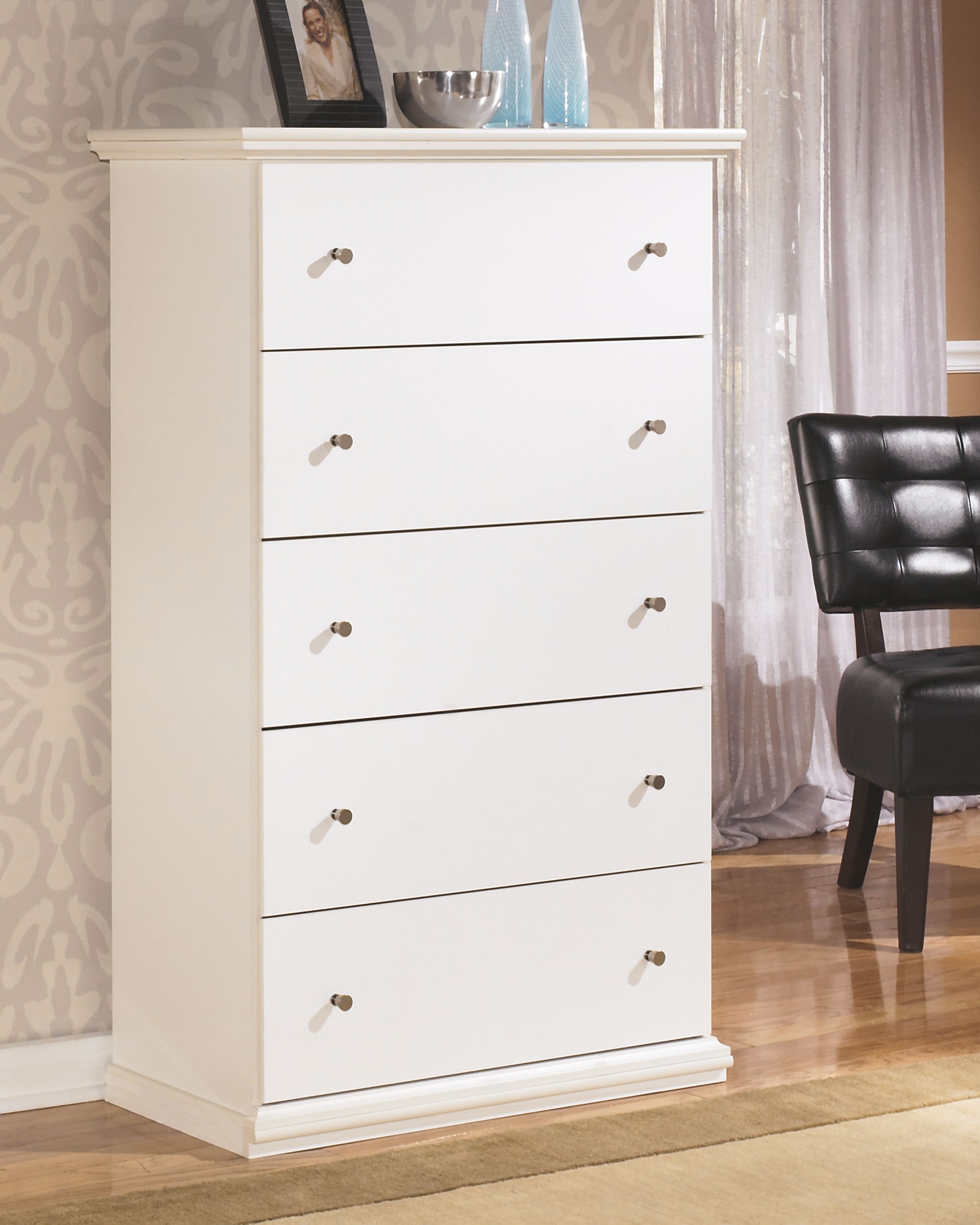 Bostwick Shoals White 5-Drawer Chest - Stylish Storage Solution for Bedroom, Living Room, or Office Organization