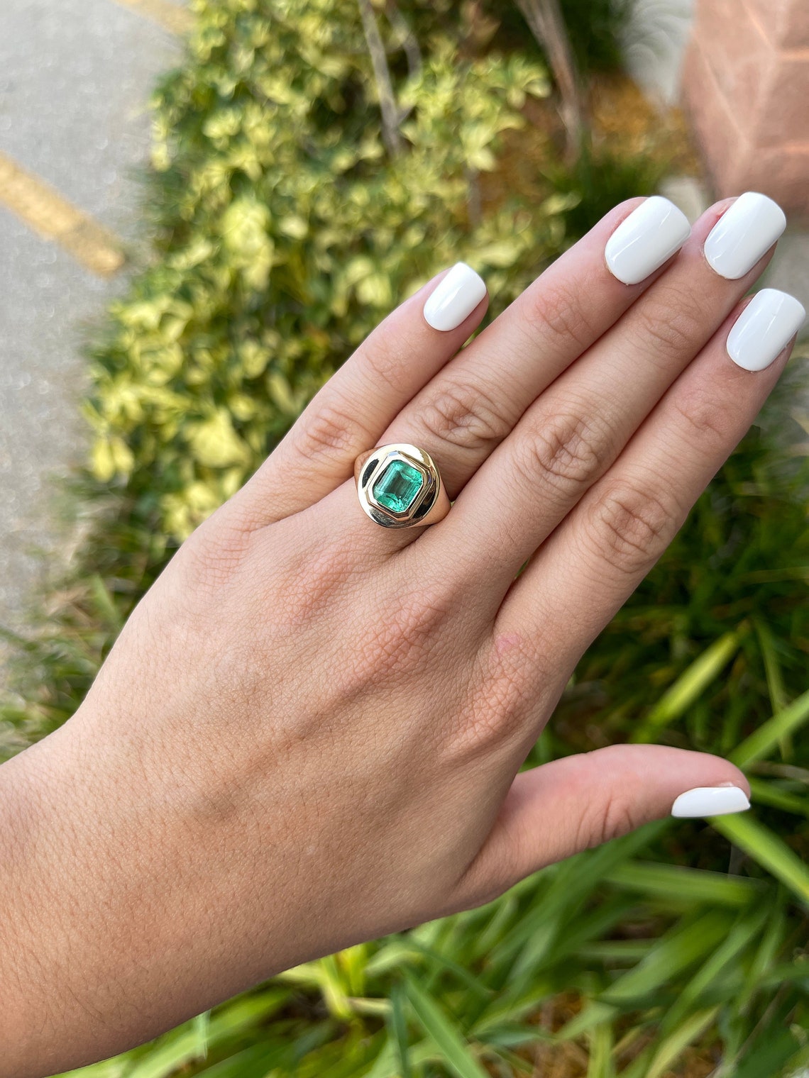 2.81 Carat Natural Colombian Emerald Solitaire Rich Sea Men's Signet Ring 18K Gold - Luxury Statement Jewelry for Weddings, Gifts & Formal Occasions