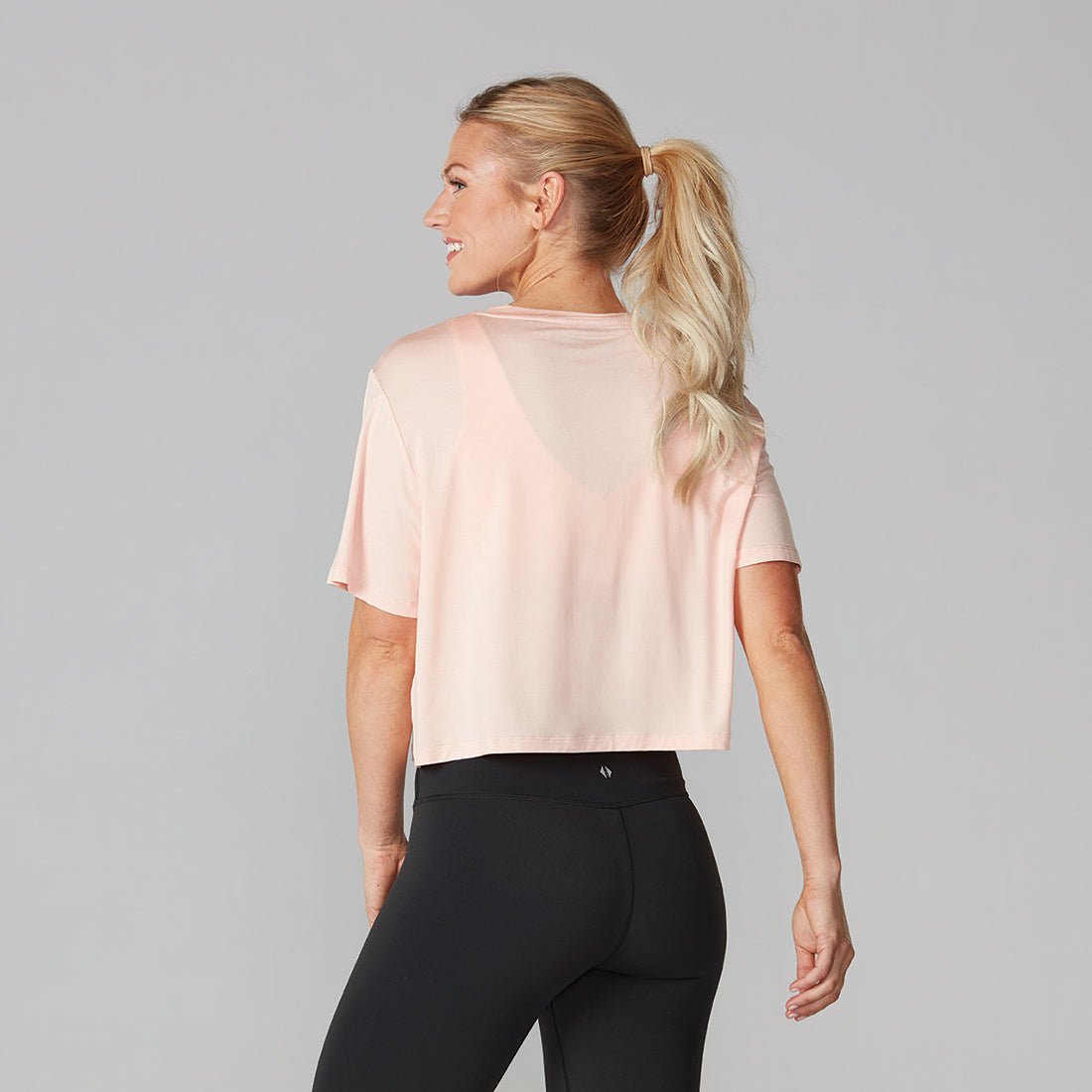Tavi Noir Women's Short Sleeve Crop Top - Trendy Casual Summer T-Shirt for Streetwear, Outfits & Fashion | Perfect for Parties, Dates & Everyday Wear