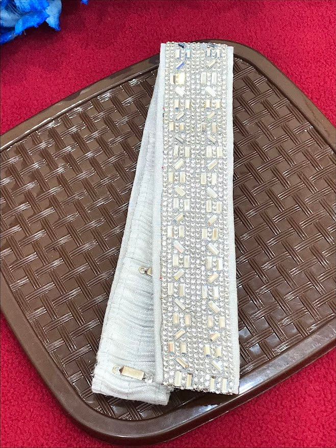 Elegant Silver Hip Belt with White Stone Accents - Perfect for Boho Fashion, Parties, and Casual Outfits