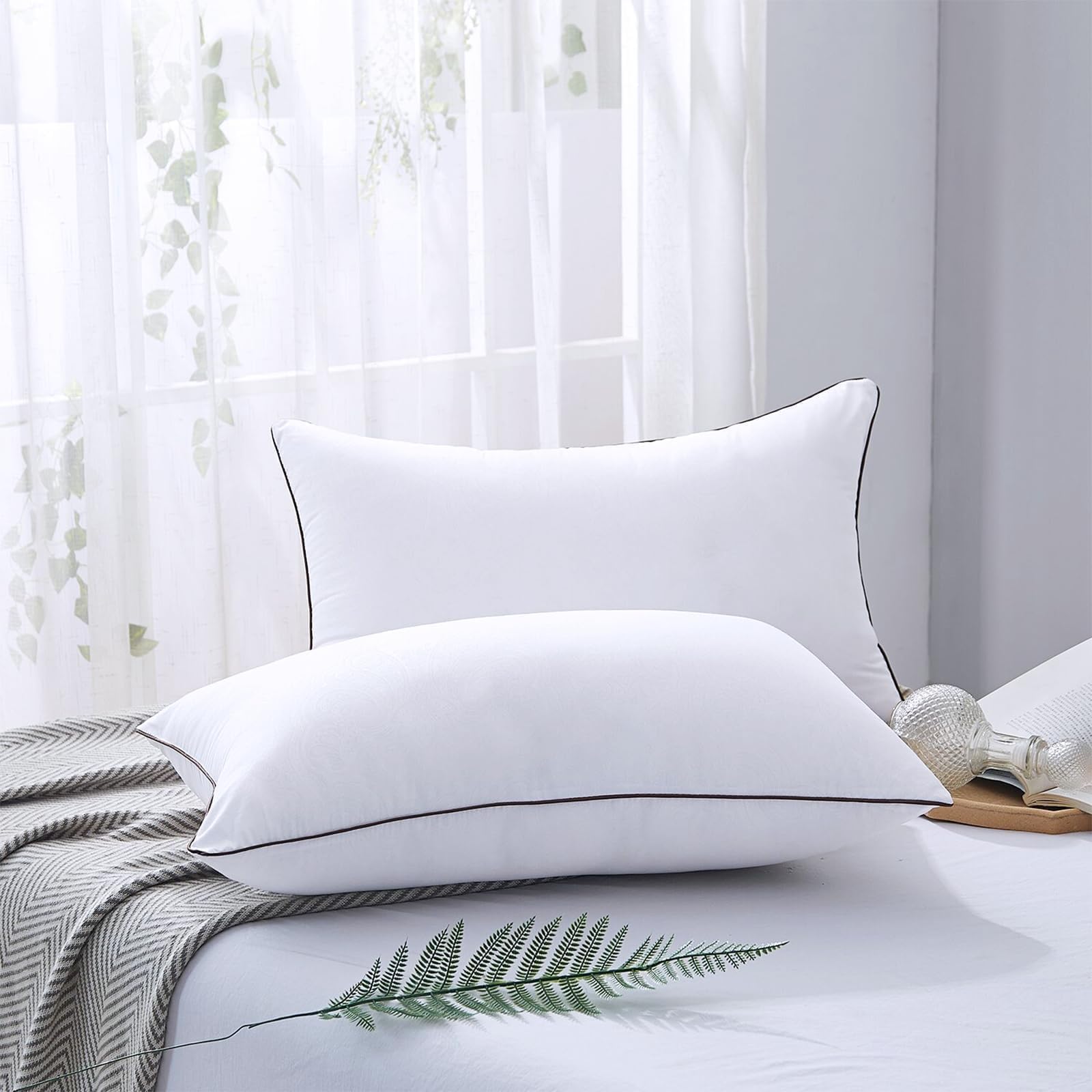HUXMEYSON Standard Size Pillows Set of 4 - Luxury Down Alternative Hotel Quality Bed Pillows for Side & Back Sleepers - Soft & Supportive for Ultimate Comfort (Perfect for Home, Hotel, or Guest Room Use)