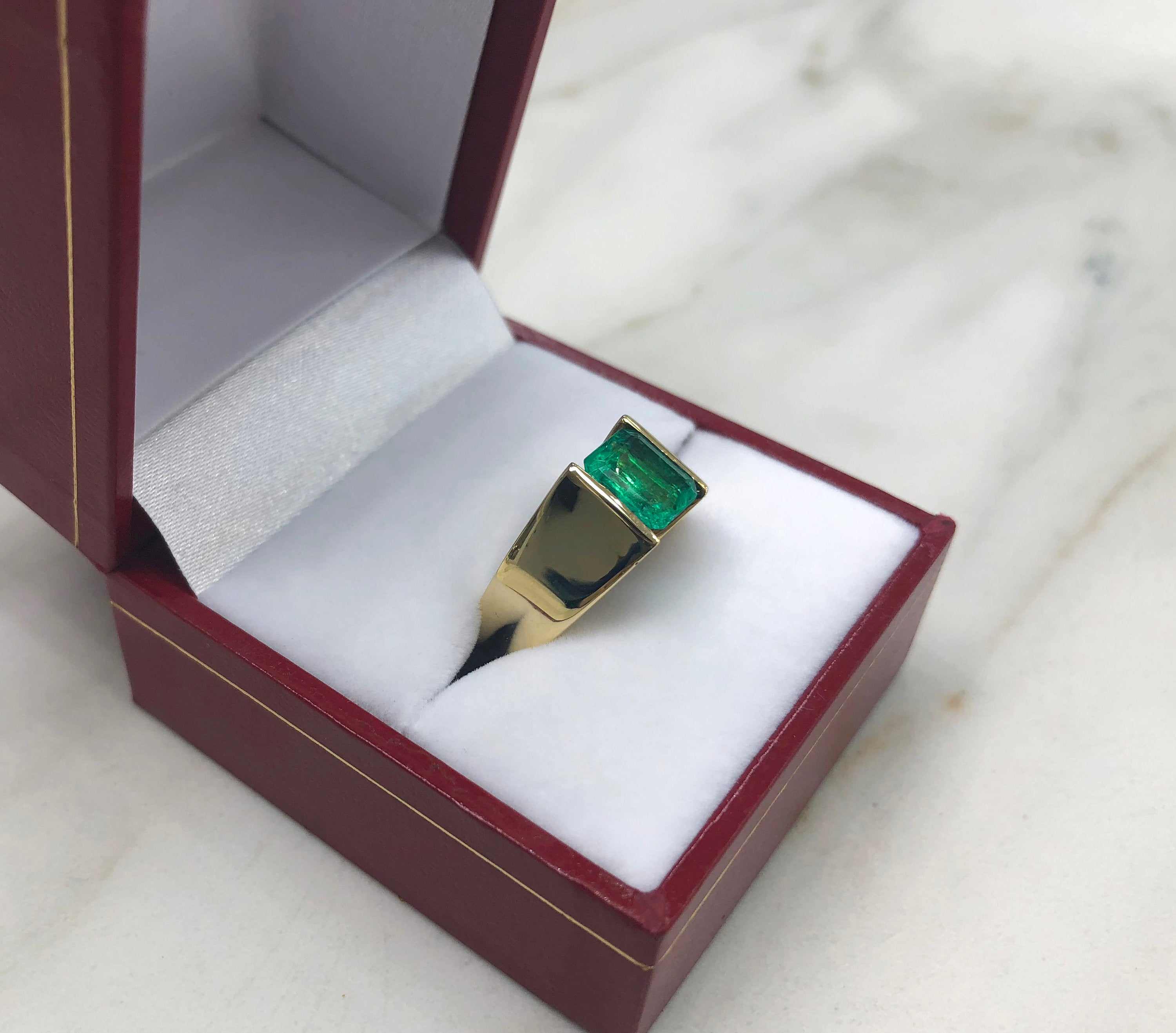2.0 Carat Emerald Cut Vivid Green Solitaire Men's Ring 14K Gold - Elegant Wedding Band, Anniversary Gift & Luxury Statement Jewelry for Special Occasions