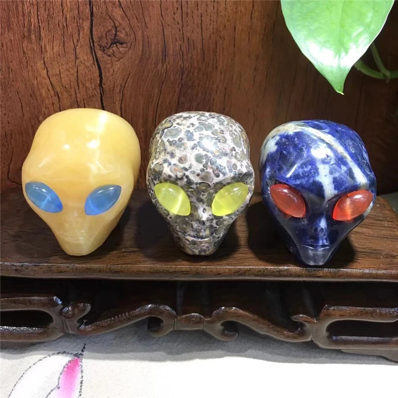 2 Inch Alien Skull Statue - Natural Healing Crystal Quartz Carving, Spiritual Decor, Gemstone Figurine Collection for Meditation, Home Altar & Gift Giving