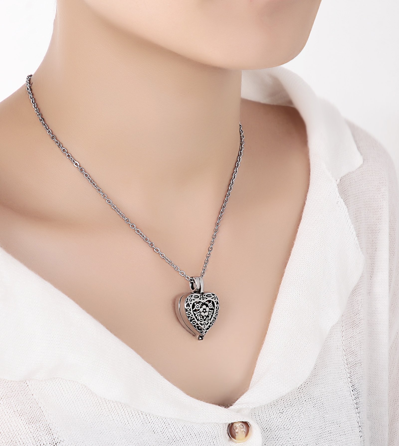 Beydodo Personalized Heart Cremation Urn Necklace for Ashes - Memorial Jewelry Keepsake with Funnel Kit - Perfect for Honoring Loved Ones at Memorials, Funerals & Special Occasions