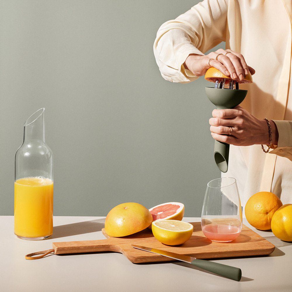 EVA SOLO Green Manual Citrus Press - Juicer for Oranges, Lemons, Limes - Perfect for Fresh Juice at Home, Bars, Restaurants & Cocktail Making