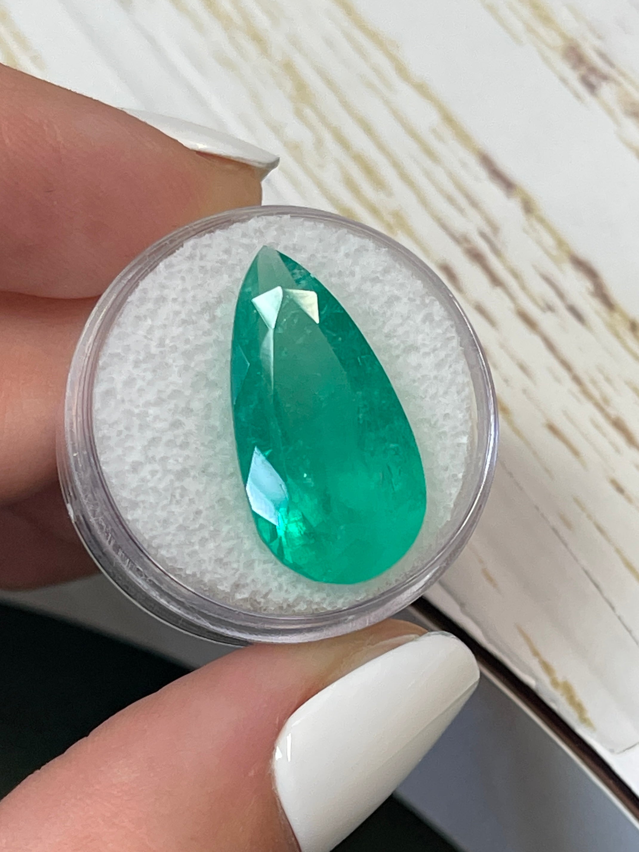 13.05 Carat Natural Colombian Emerald Pear Cut Loose Gemstone - Apple Green 23x12mm for Jewelry Making, Engagement Rings & Luxury Gifts