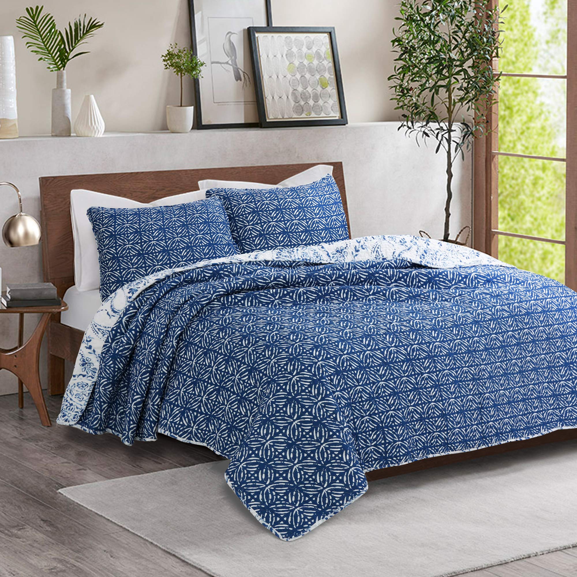 Lush Decor Erindale King 3-Piece Quilt Set - Luxury Soft Bedding Comforter Set in Navy Blue for Master Bedroom & Guest Room Decor