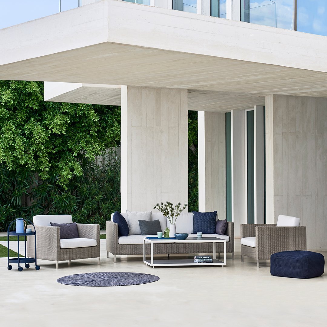 Relaxing Outdoor Lounge Chair with Comfortable Cushion - Perfect for Patio, Poolside, and Backyard Relaxation