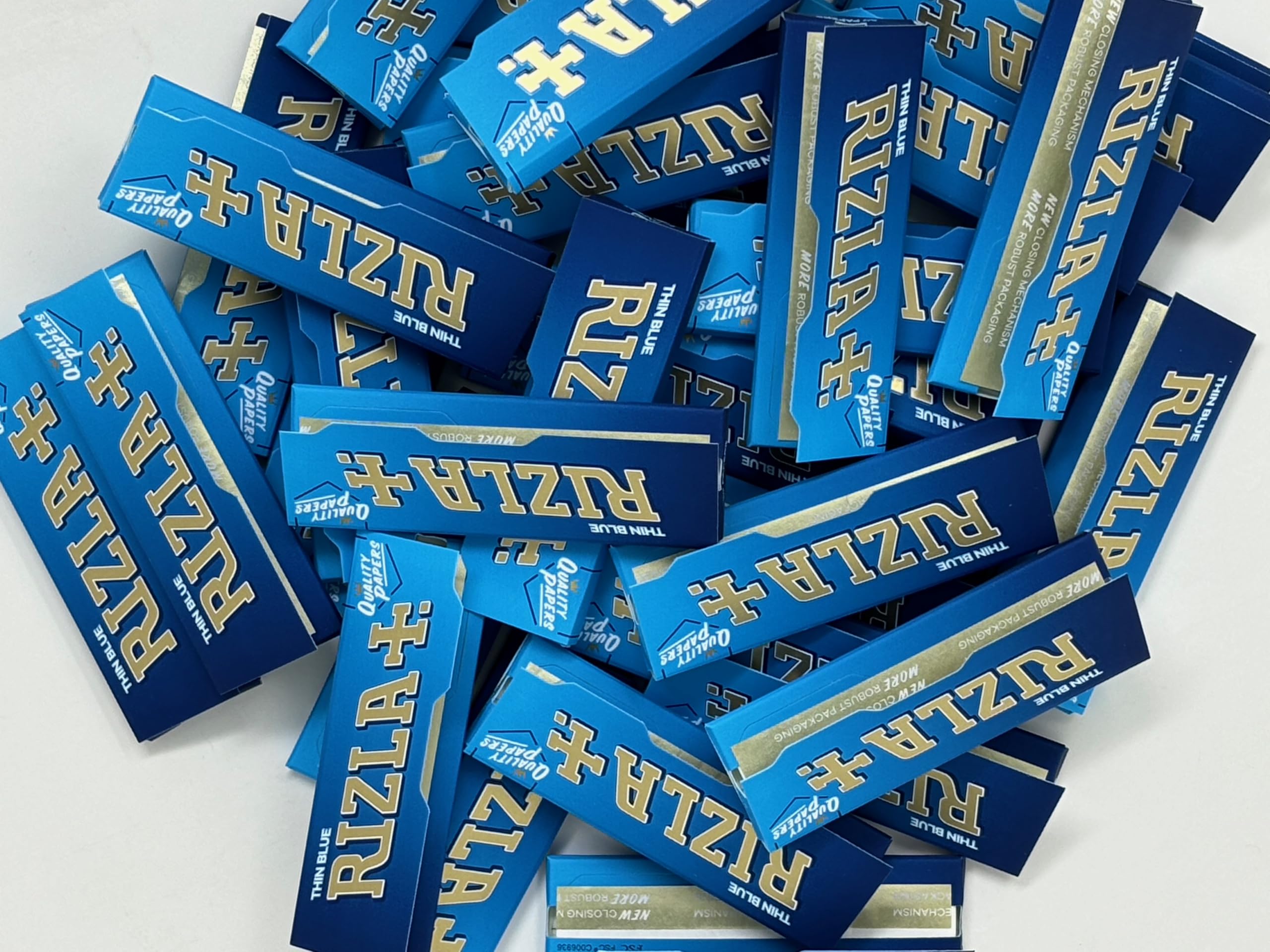 Rizla Regular Blue Rolling Papers - 15 Pack Booklets | Premium Thin Rolling Papers for Smooth Smoking Experience | Perfect for Hand-Rolled Cigarettes & Herbal Blends