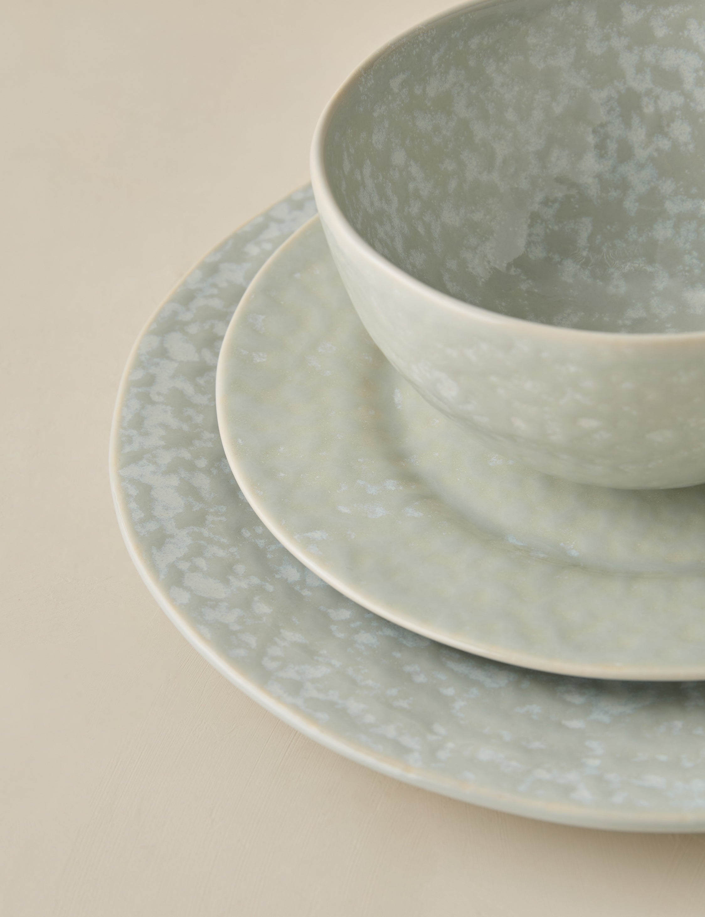 Geneva Stoneware Dinnerware Set - Elegant & Durable Ceramic Plates, Bowls & Mugs for Everyday Use - Perfect for Family Dinners, Restaurants & Home Decor