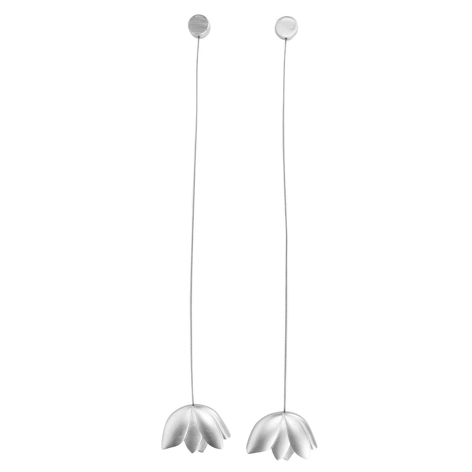 Engraved Flower Pattern Magnetic Curtain Tie Back Holder - Elegant Silver Rope for Office, Cafe, Living Room & Balcony Window Decor | Perfect for Home, Restaurant and Hotel Dressing
