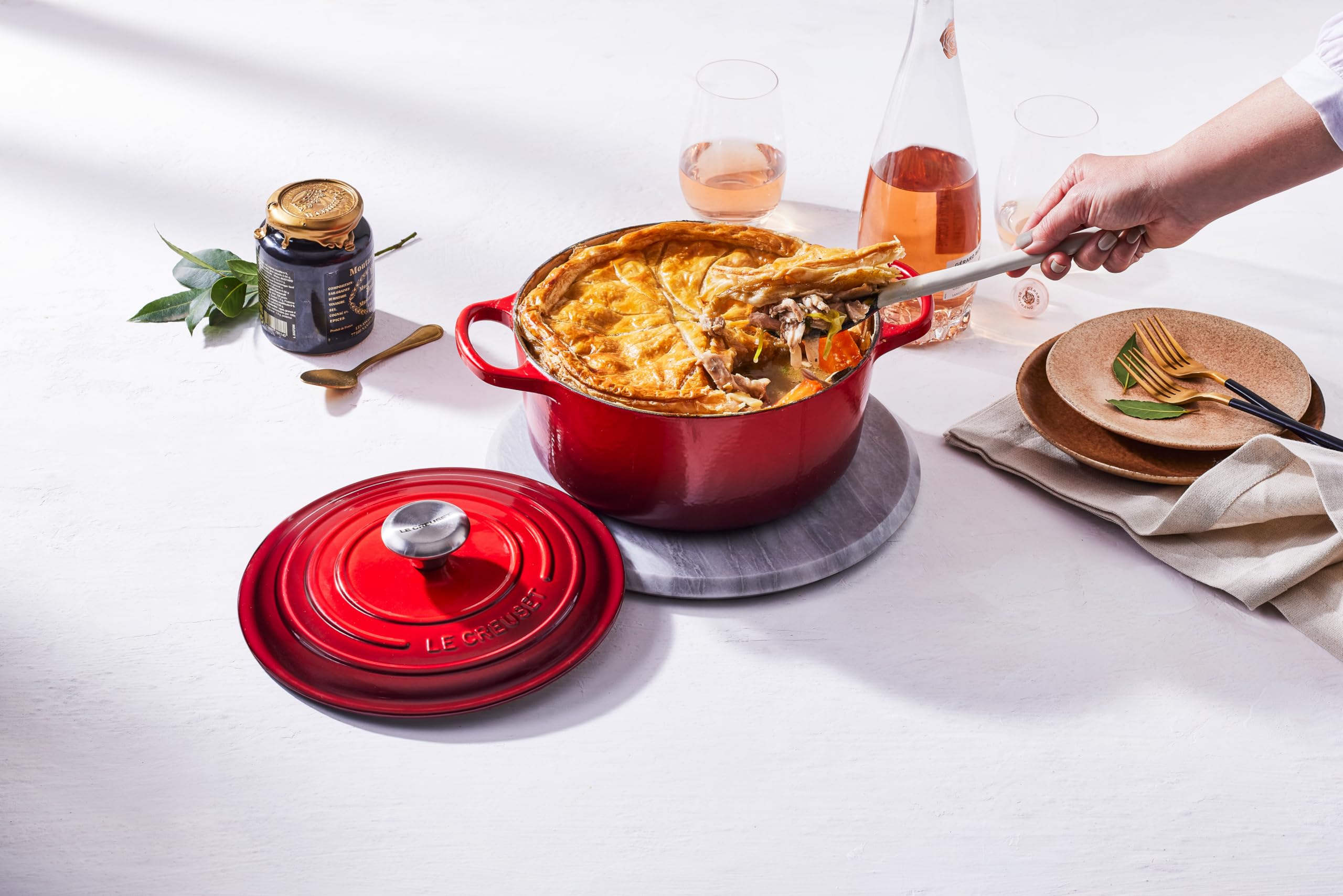 Le Creuset 5.5 Quart Enameled Cast Iron Dutch Oven - Signature Round Cookware, Cherry Red - Perfect for Braising, Stewing & Baking Bread at Home