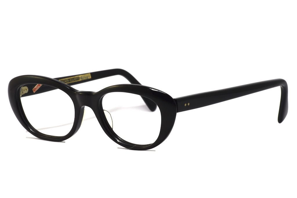 Vintage 1950s Cat Eye Sunglasses for Women - Retro Oval Frame with UV Protection - Perfect for Beach, Driving, and Fashion Outfits