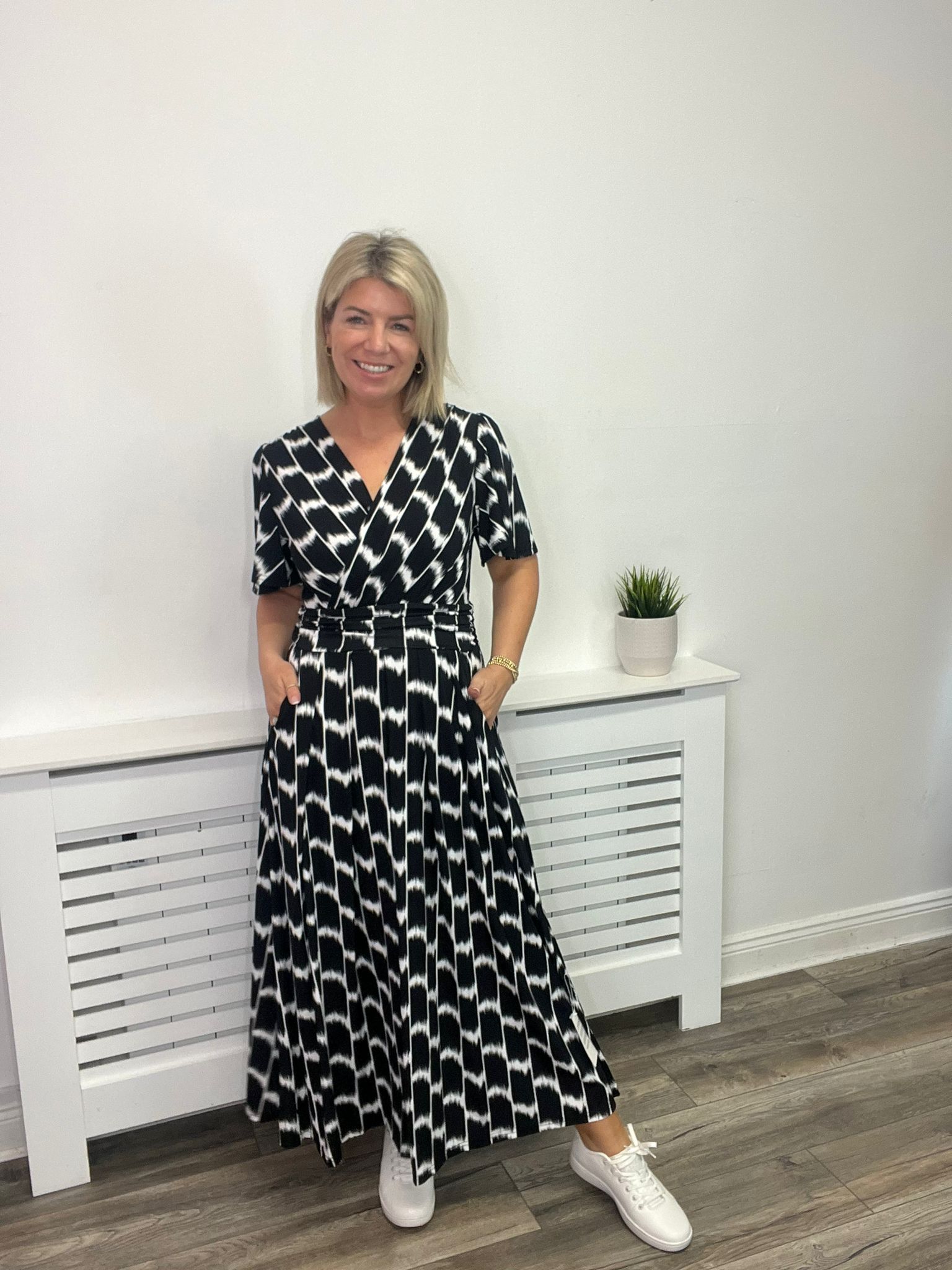 Halley Angle Sleeve Jersey Maxi Dress - Black Geometric Print Flowy Long Dress for Women, Perfect for Summer Beach Vacations, Date Nights & Casual Outings