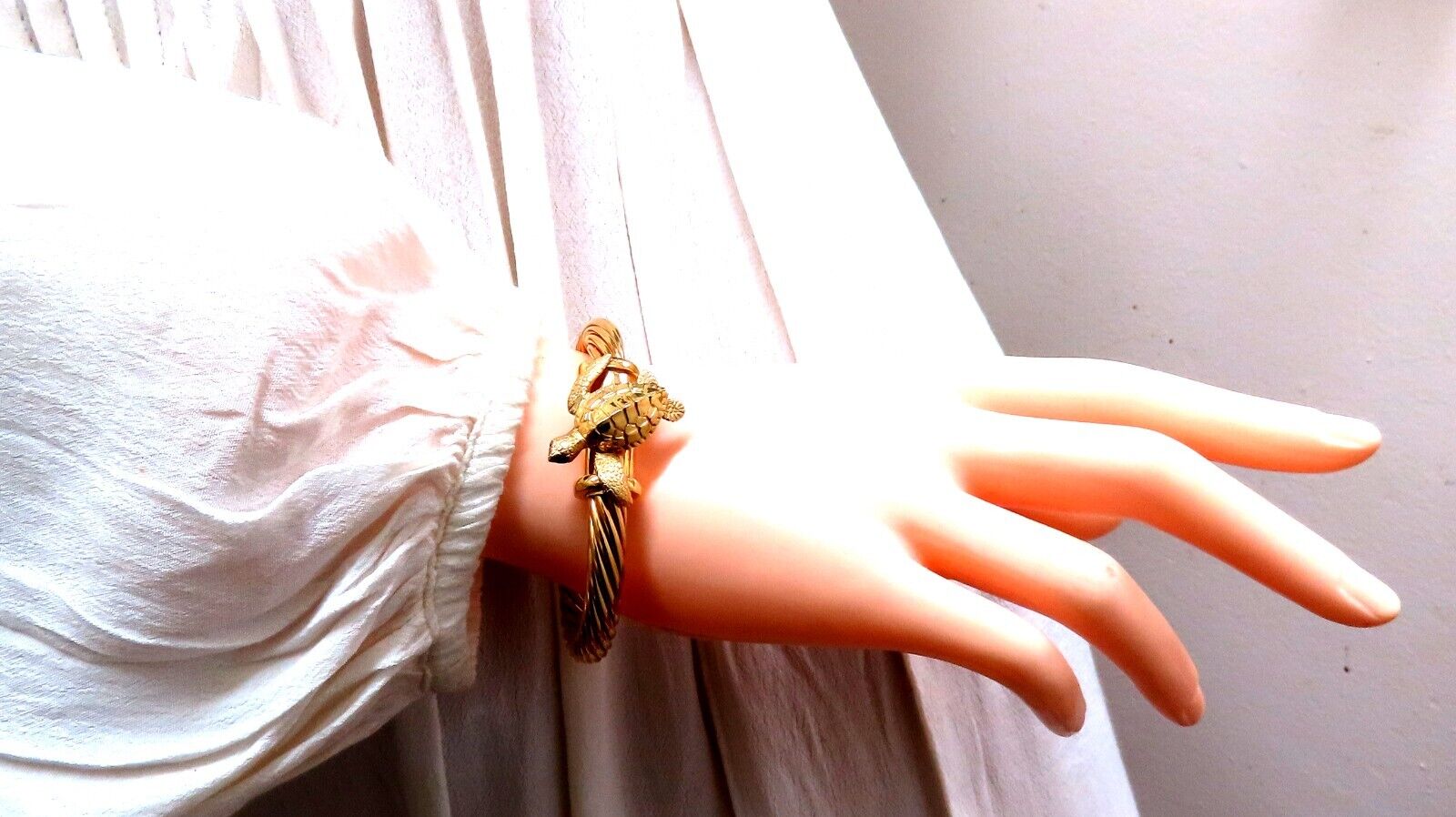 14kt Gold Turtle Candy Cane Twist Bangle Bracelet - Elegant Jewelry Gift for Women, Perfect for Christmas, Birthdays & Everyday Wear