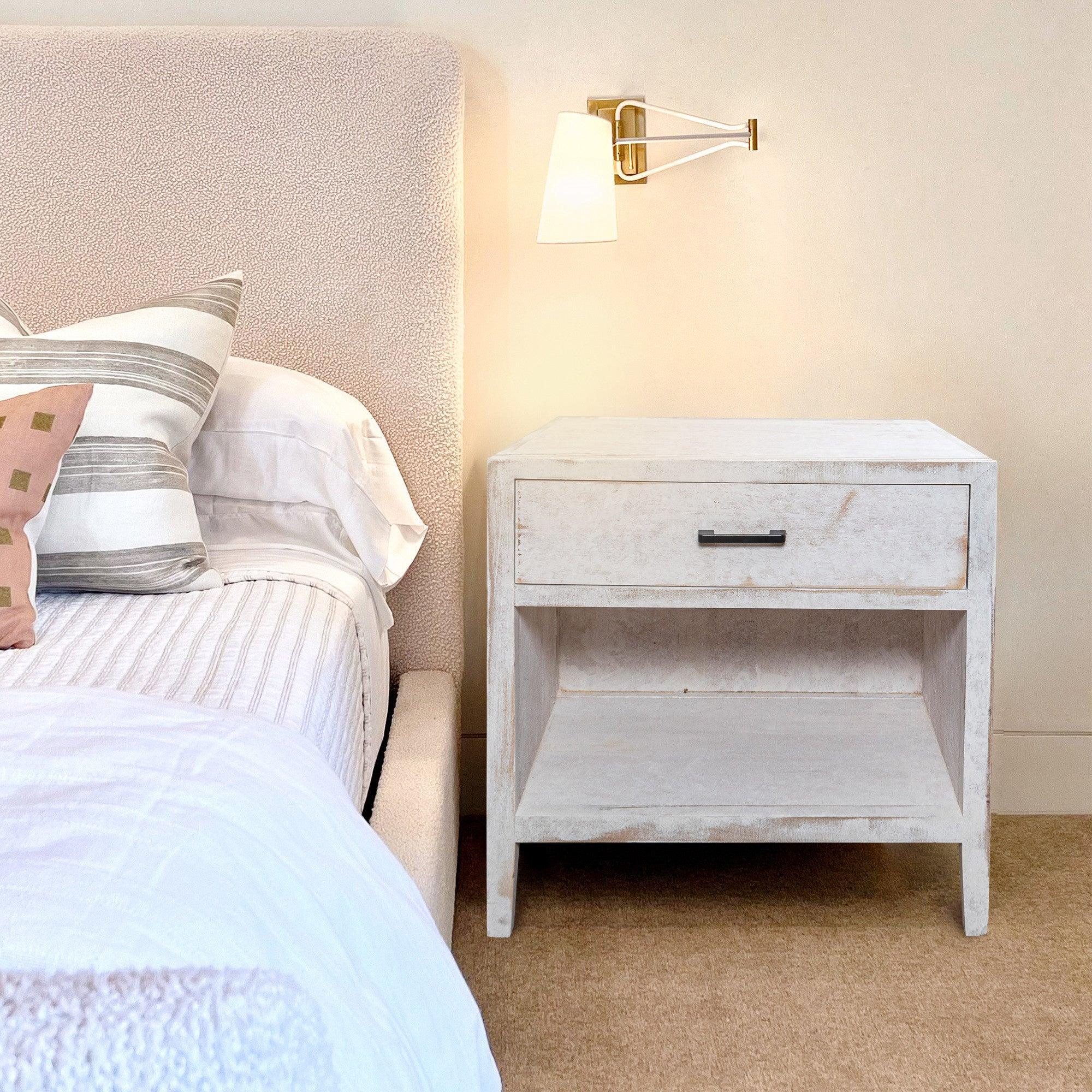 Modern White Solid Wood Nightstand with 1 Drawer - Classic Bedside Table for Bedroom, Living Room & Office - Stylish Storage & Decor