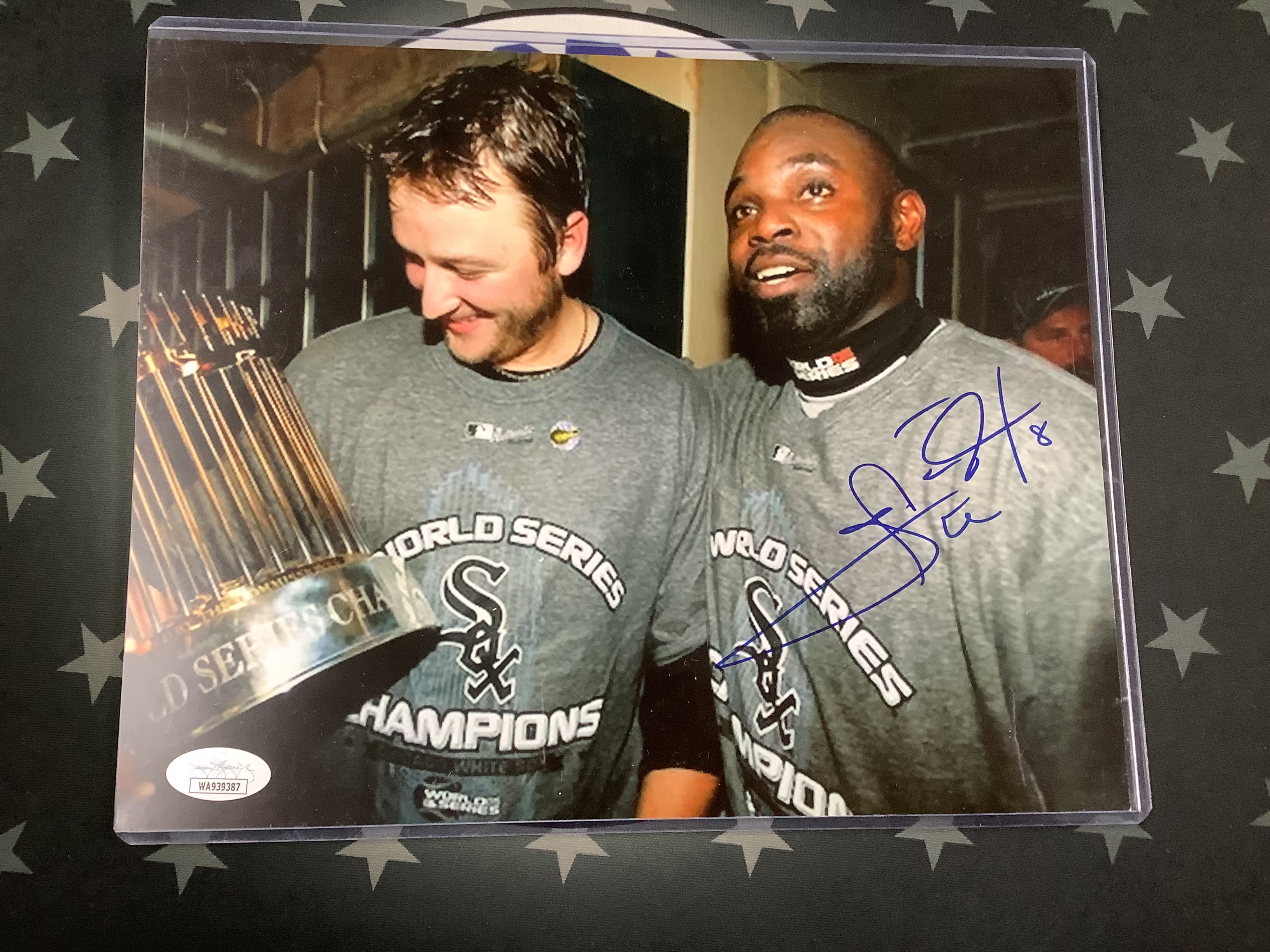 CARL EVERETT Autographed 8x10 Baseball Photo with JSA COA - Perfect for Sports Memorabilia Collectors and Boston Red Sox Fans