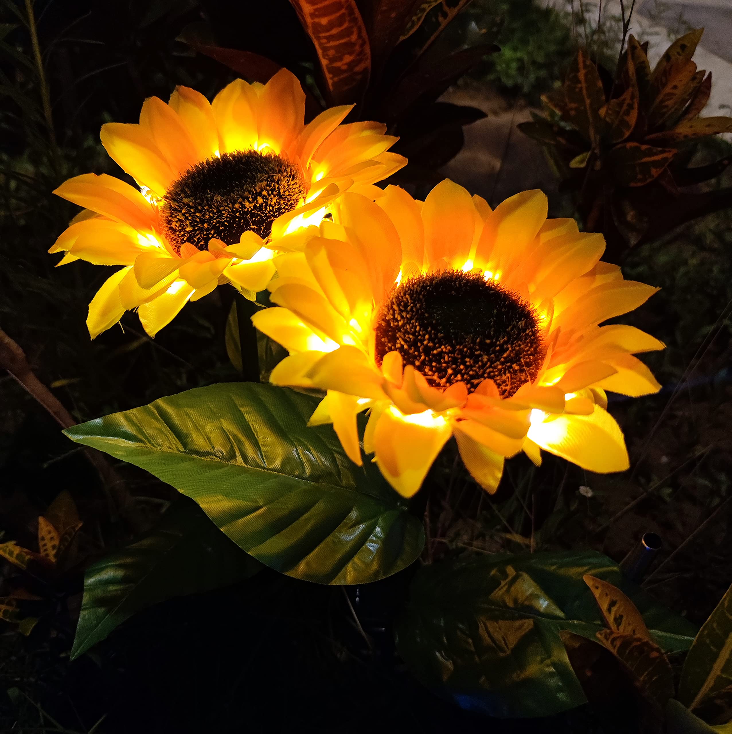Solar Powered Sunflower LED Lights Outdoor - Waterproof Garden Decoration for Patio, Porch, Backyard - Solar Sunflower Pendant Lights for Romantic Evening Ambience (2 Pack)