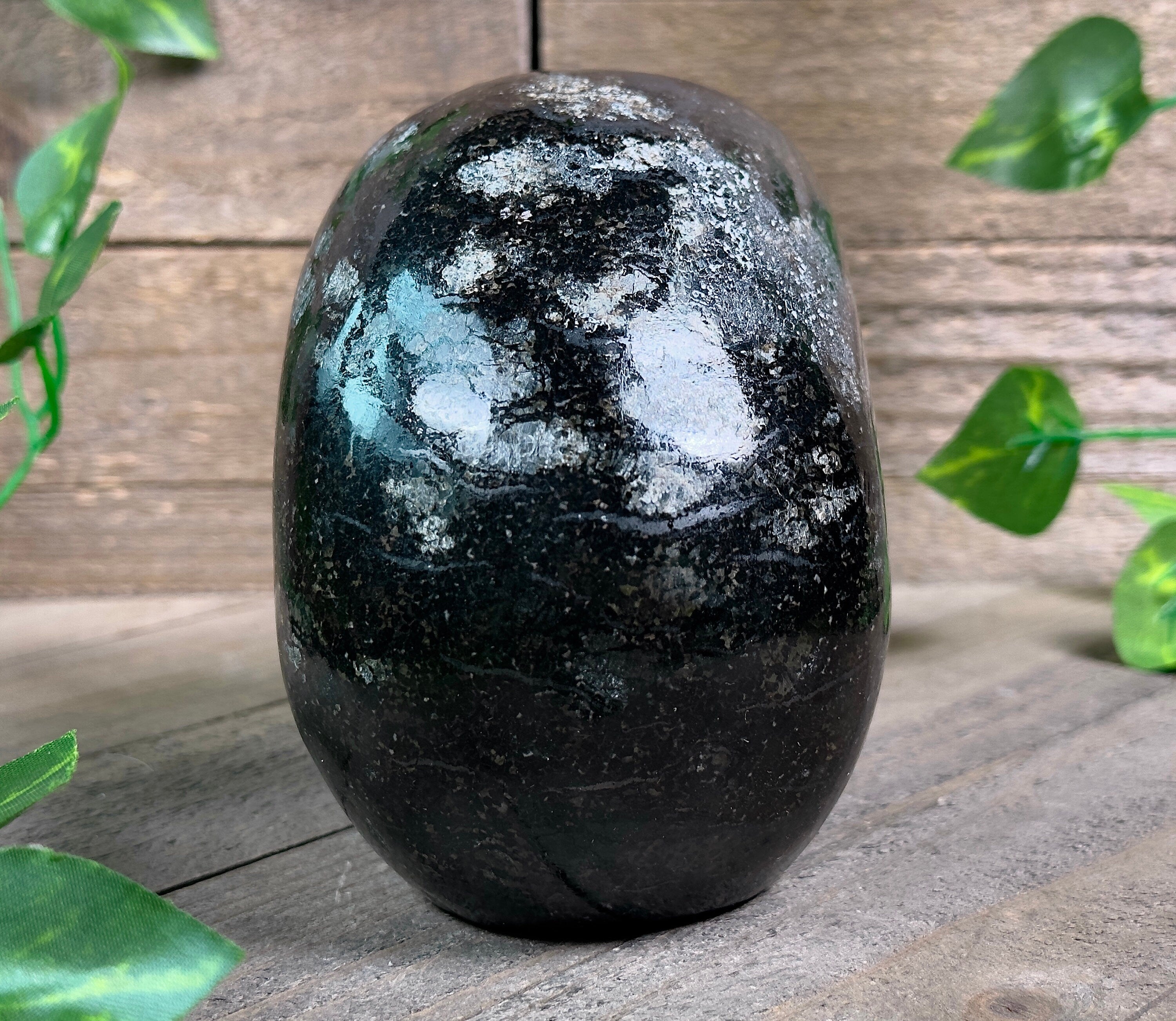 COPPERNITE Indian NUUMMITE Crystal Skull - Large Gothic Home Decor, Memento Mori, Halloween Decoration (53129) - Perfect for Meditation, Spiritual Healing & Dark Aesthetic Room Decor
