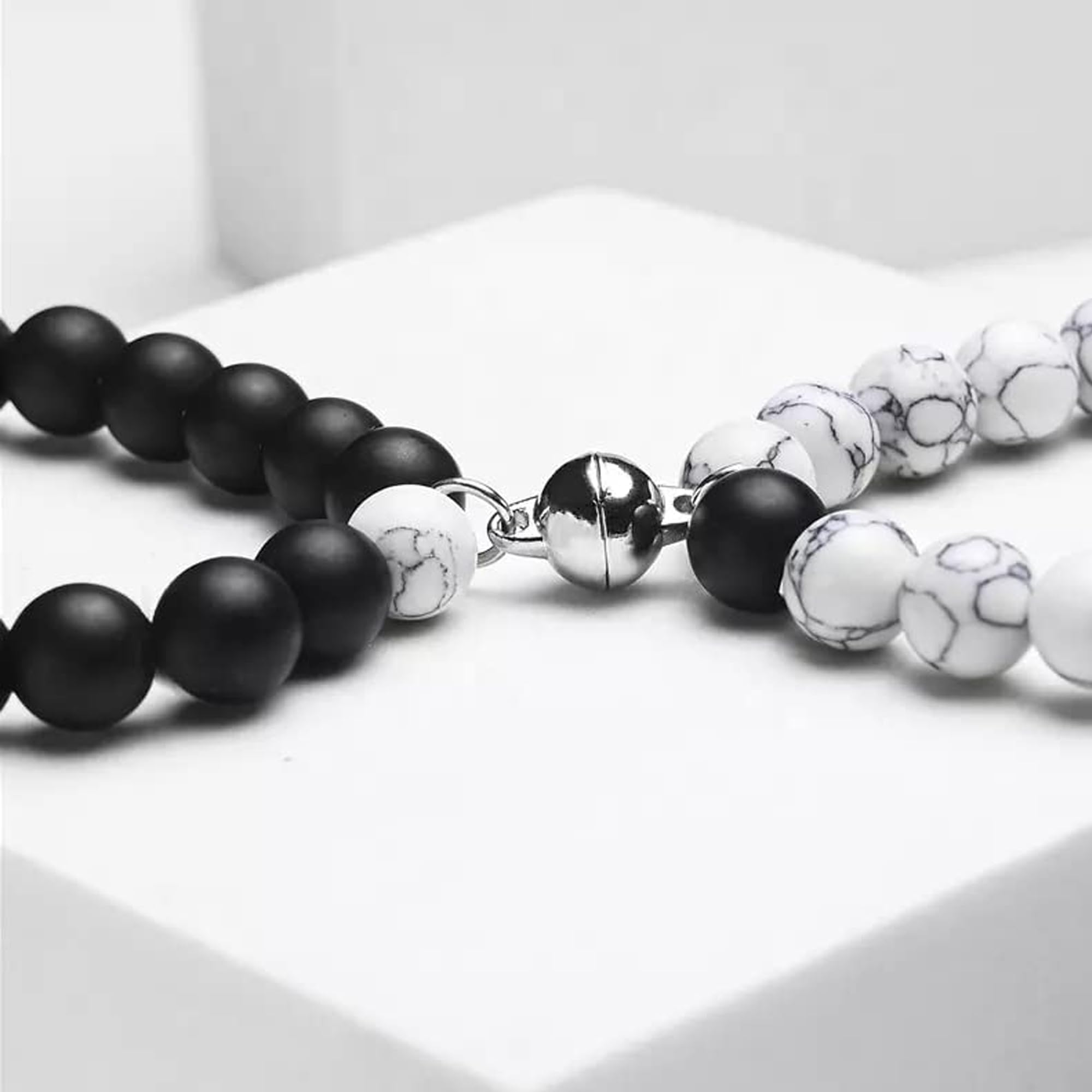 Stylish Couple Bracelets for Women & Men - Black & White Onyx Stone Stretchable Magnetic Heart Bracelet - Romantic Love Gifts for Couples, Friendship Promise Bracelet for Boys & Girls - Perfect for Anniversaries, Valentine's Day & Special Occasions