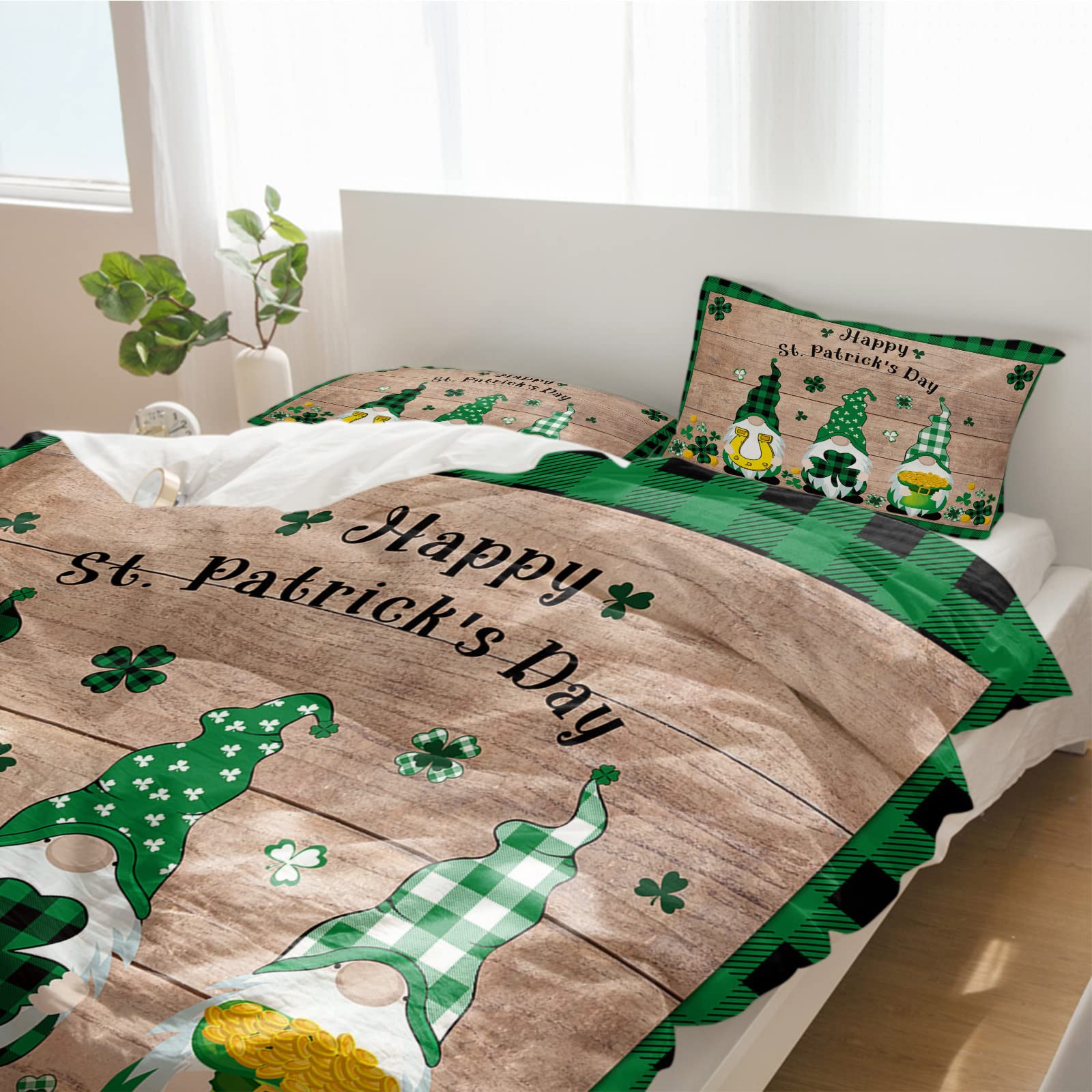 3-Piece Shamrock Retro Wood Grain Green Check Bedding Set - Soft Breathable Duvet Cover & Pillow Shams with Gold Coin Clover Design - St. Patrick's Day Themed Queen Size Bed Sheets for Men & Women - Perfect for Home, Hotel Guest Rooms & Holiday Decor
