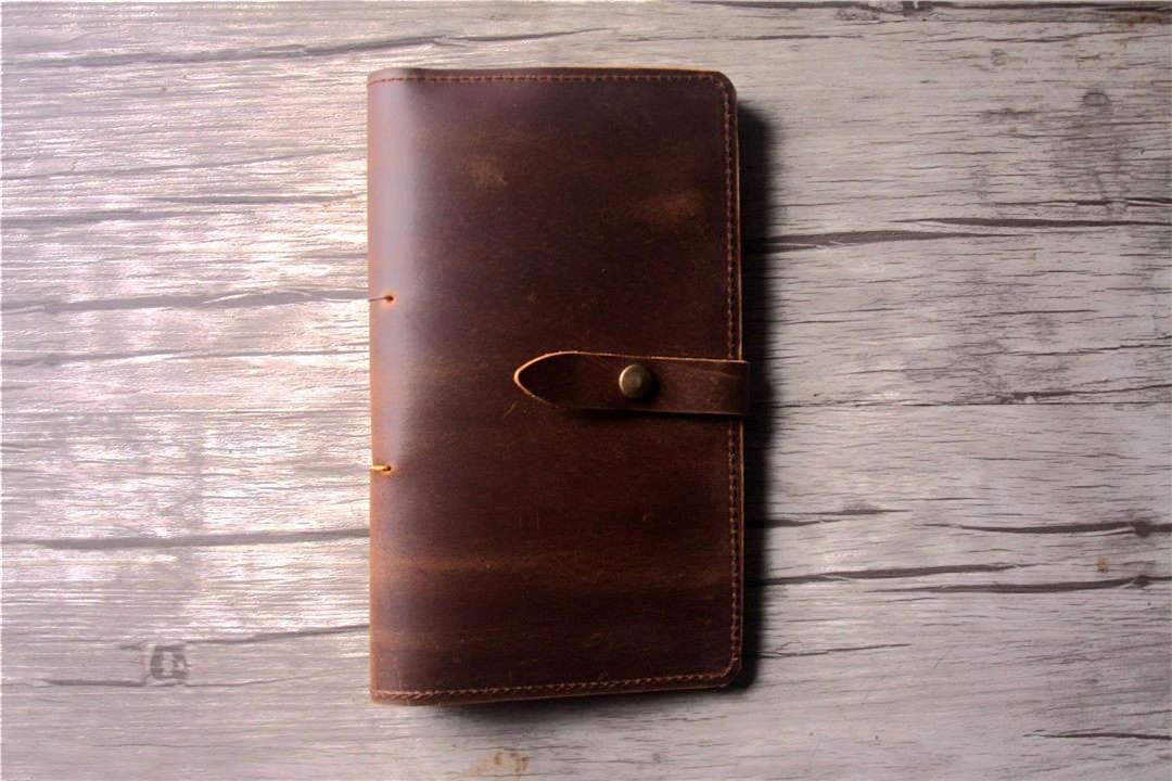 Personalized Engraved Refillable Leather Traveler's Notebook - Custom Journal for Writing, Sketching & Planning - Perfect Gift for Writers, Artists & Professionals - Use for Daily Journaling, Bullet Journal, Travel Diary & Work Planner