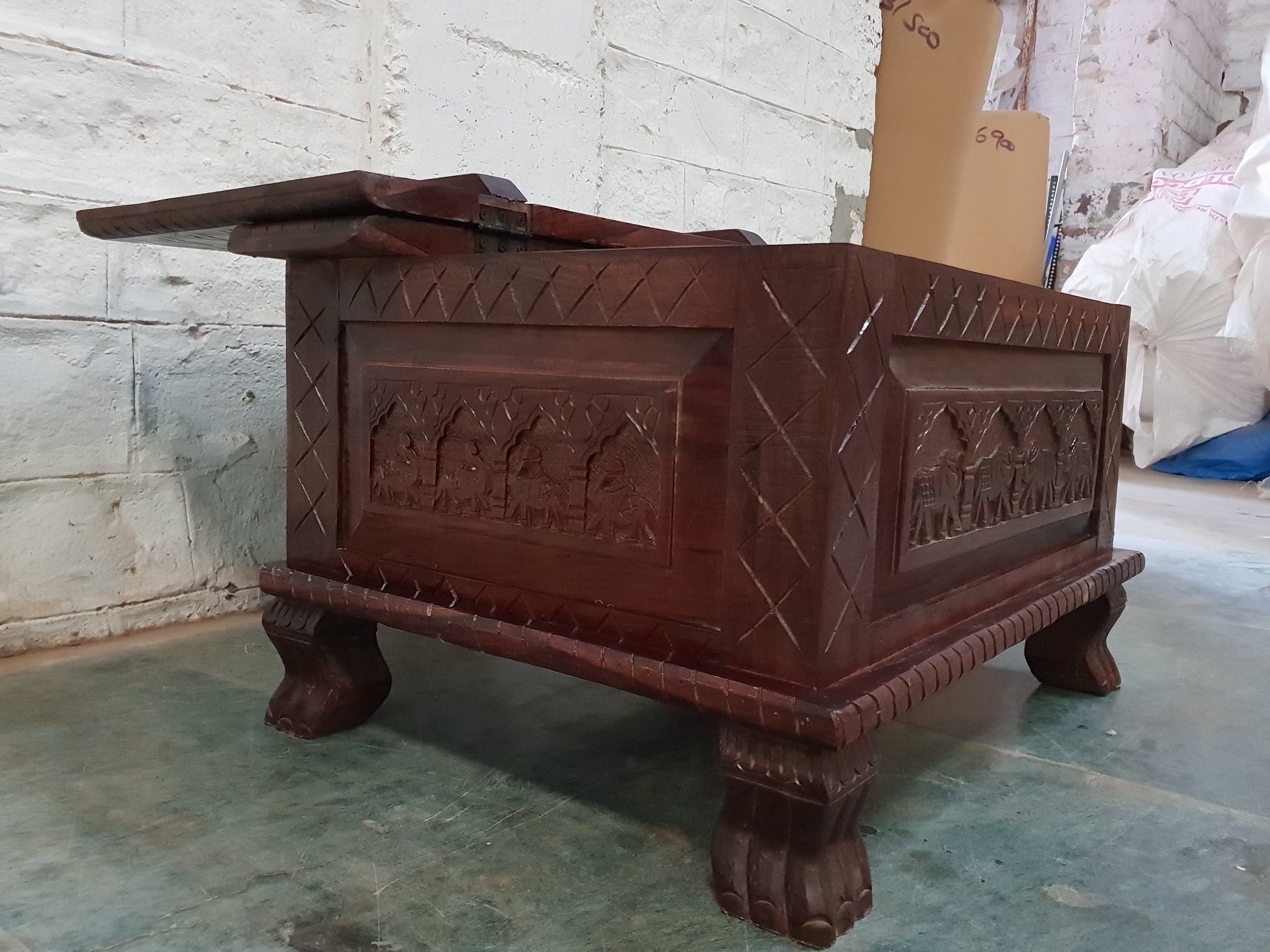 Handcrafted Elephant Carved Wood Coffee Table with Storage - Rustic Brown Blanket Box Trunk for Living Room Decor | Perfect for Cozy Home, Farmhouse Style & Blanket Organization