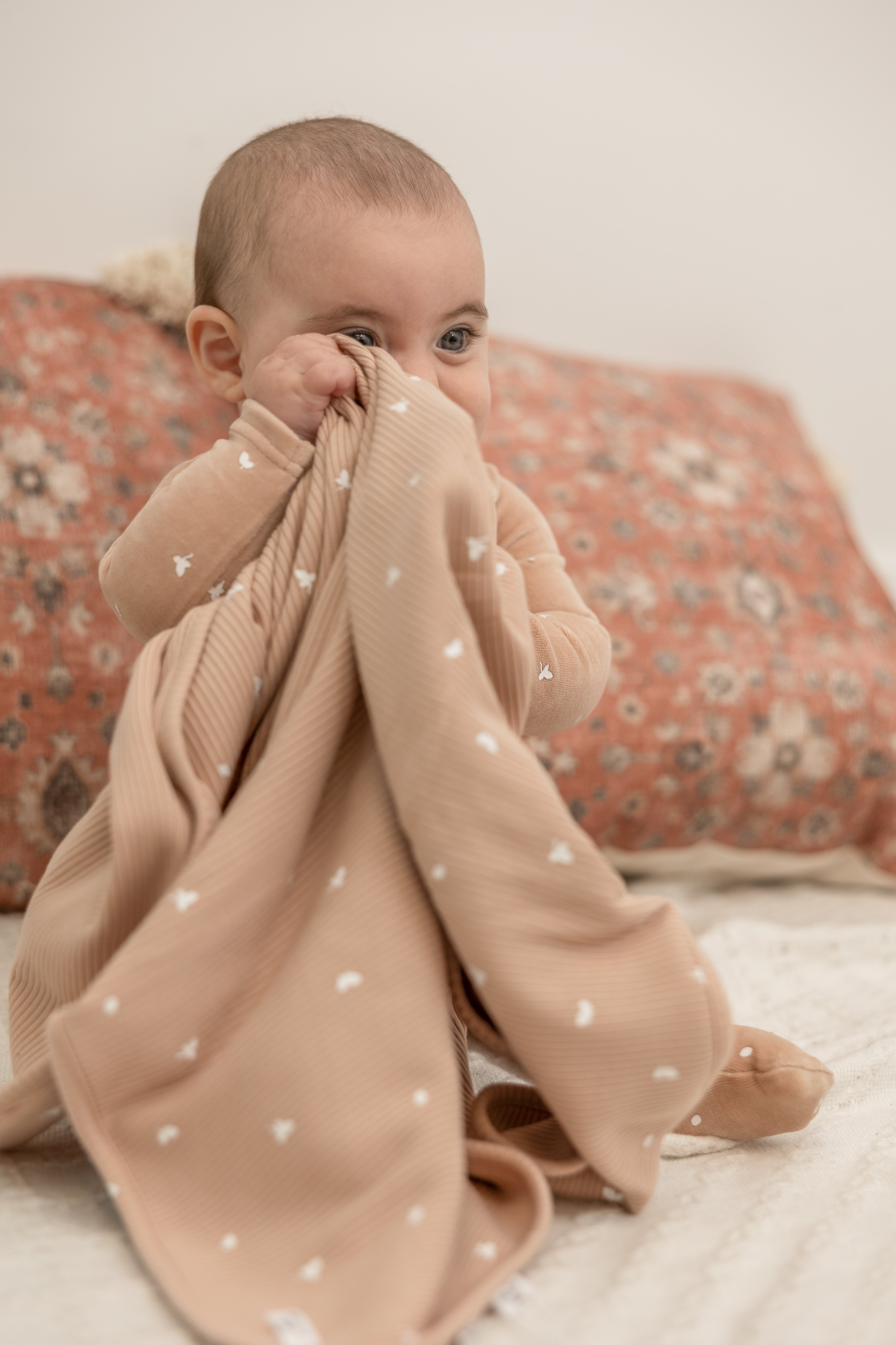 Cozy Leaf Print Ribbed Blanket - Soft & Warm Knit Throw for Bed, Couch, and Outdoor Use - Perfect for Fall Decor and Cozy Evenings
